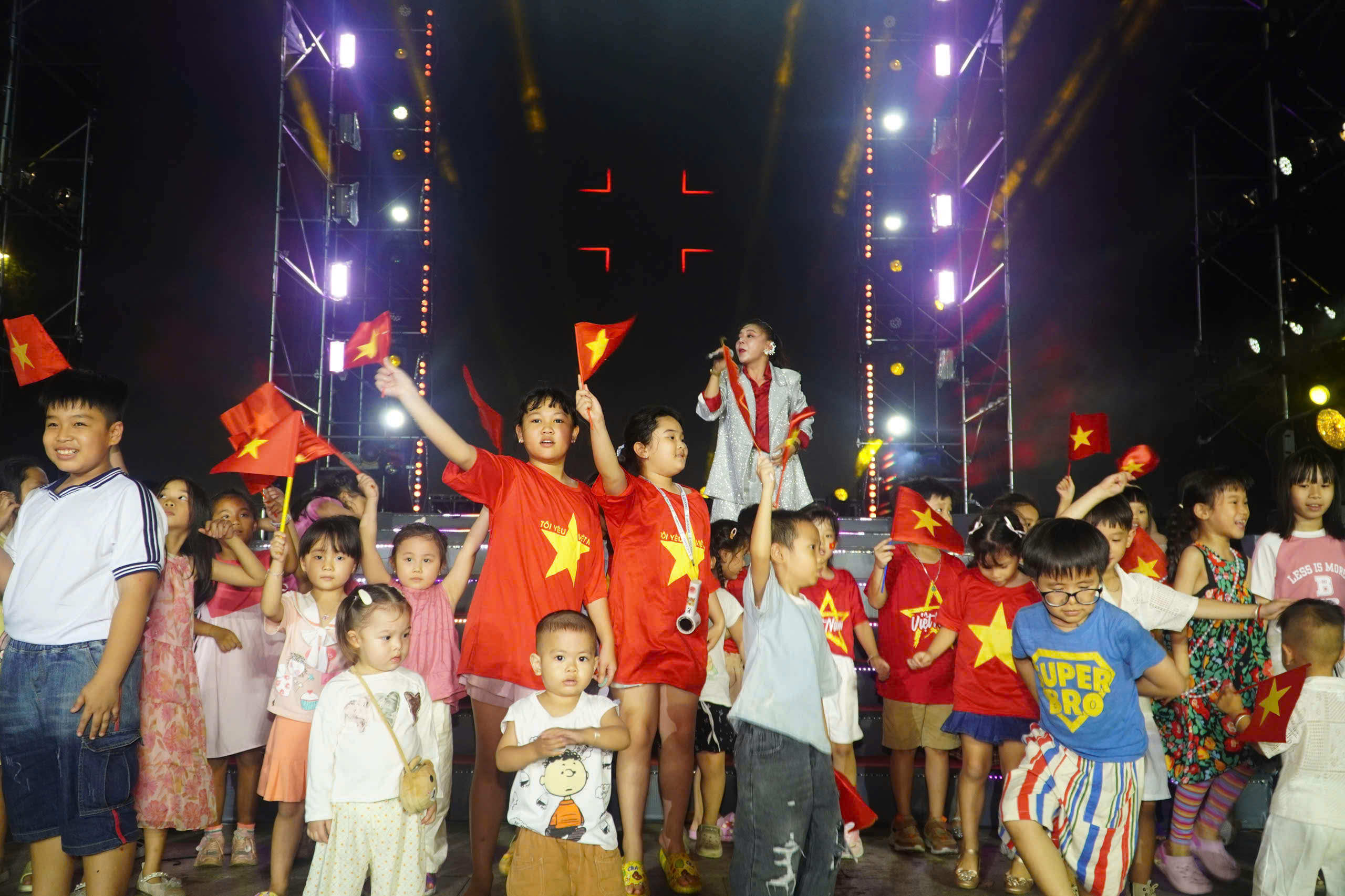 Đ&ecirc;m khai mạc "Sắc m&agrave;u Th&agrave;nh phố B&aacute;c" ghi nhiều dấu ấn- Ảnh 6.