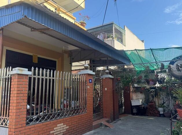 Kh&aacute;m x&eacute;t nh&agrave; nghi phạm B&ugrave;i Đ&igrave;nh Kh&aacute;nh, thu giữ th&ecirc;m 9 b&aacute;nh heroin- Ảnh 3.