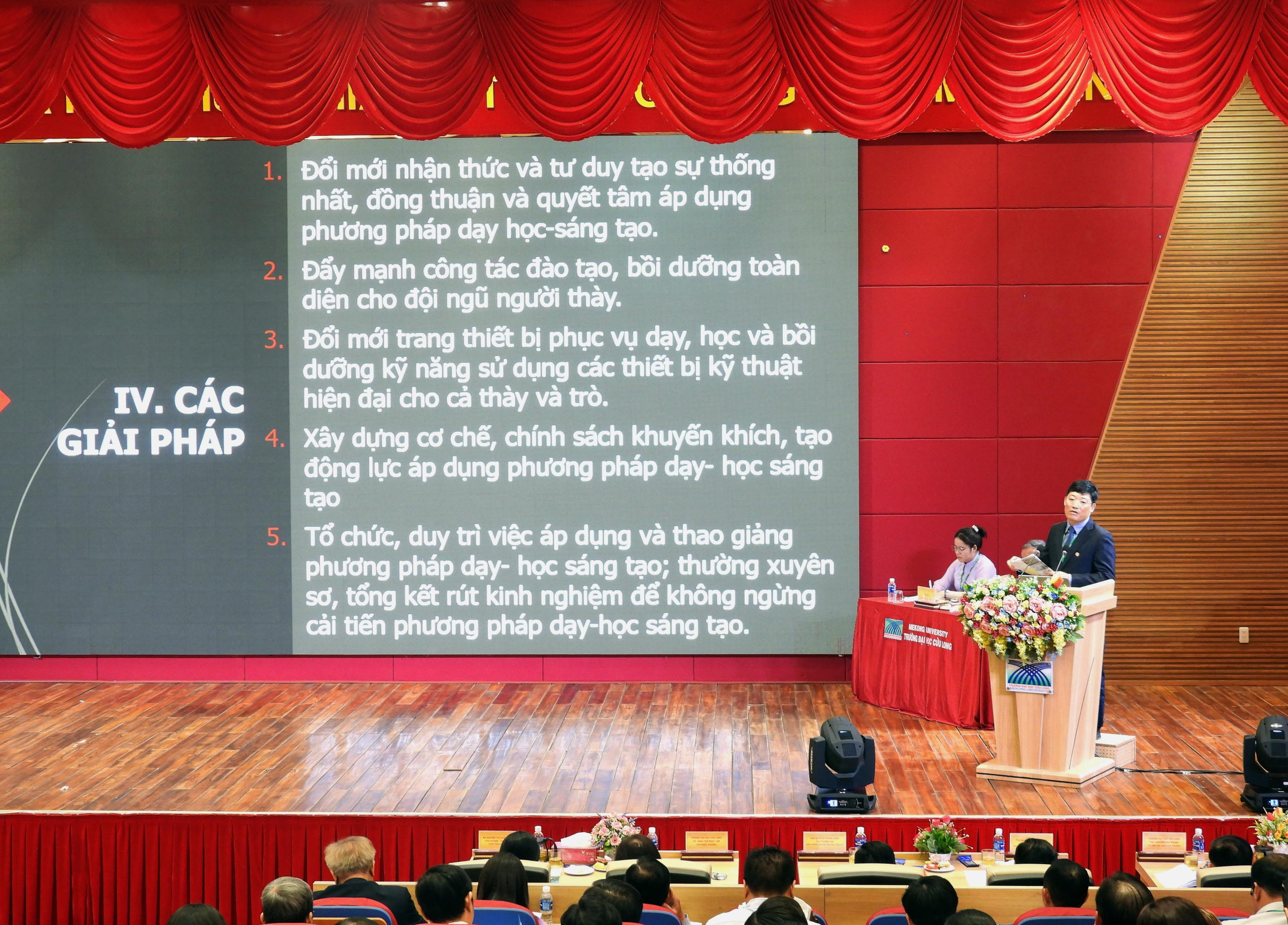 Trường ĐH Cửu Long tổ chức hội thảo khoa học quốc gia về đổi mới giảng dạy, học tập- Ảnh 3.