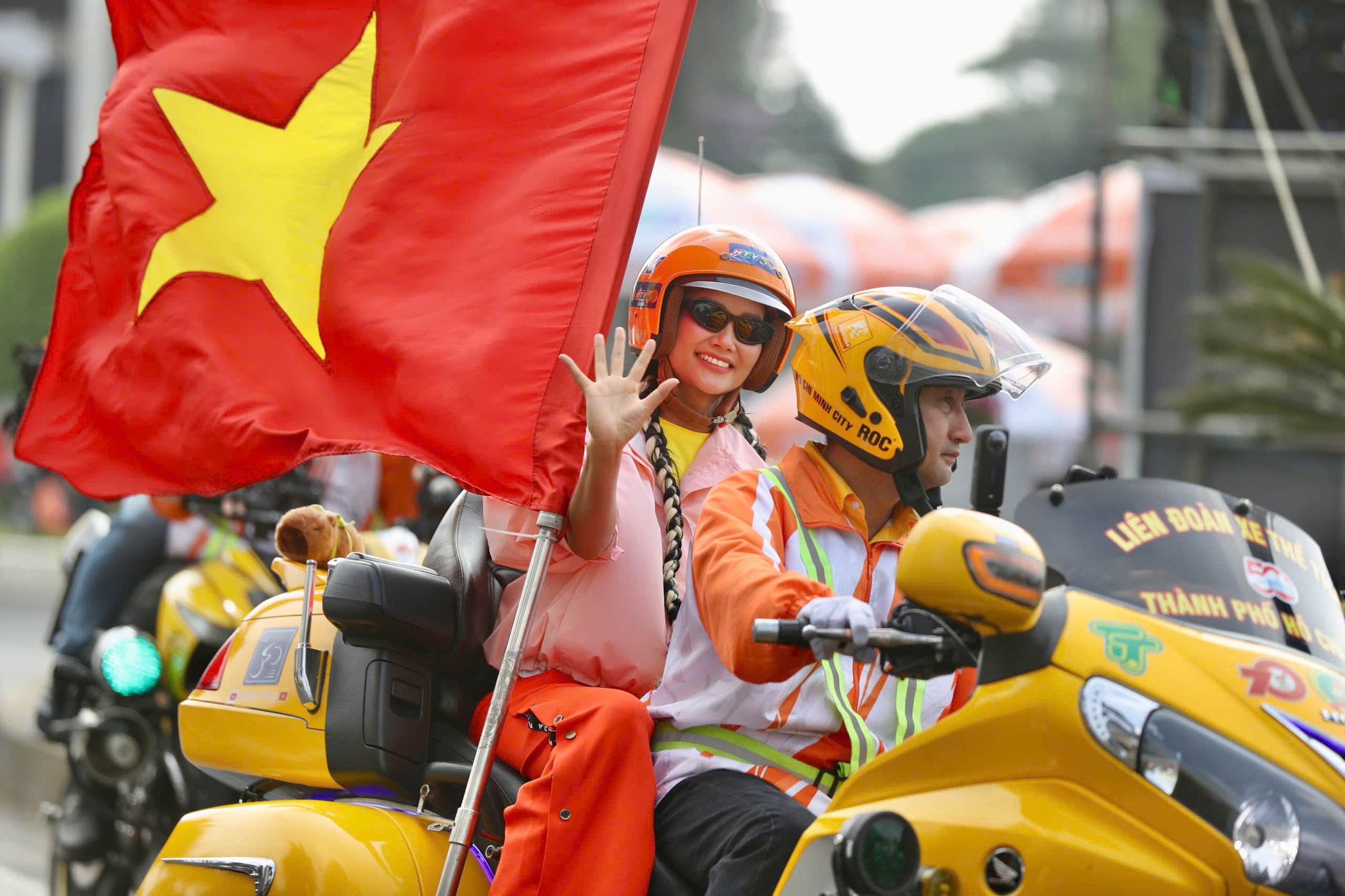 Nguyễn Văn B&igrave;nh thắng chặng sau nước r&uacute;t ở chặng 15 C&uacute;p Truyền h&igrave;nh HTV-T&ocirc;n Đ&ocirc;ng &Aacute; 2025- Ảnh 1.