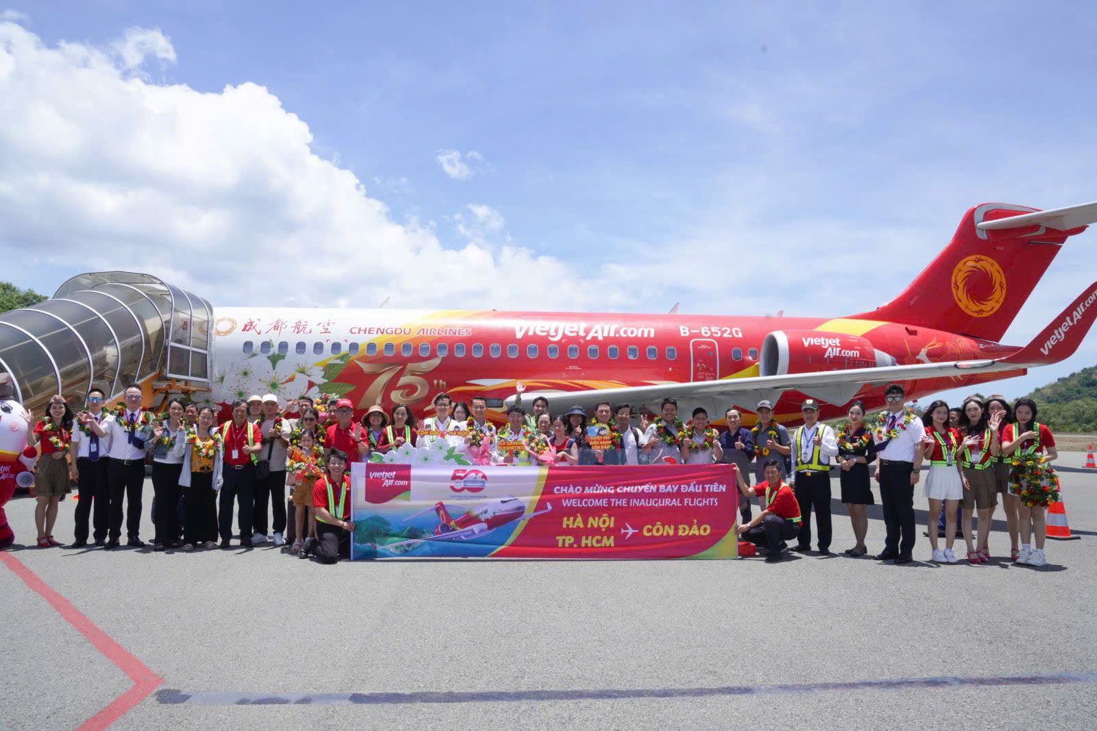Vietjet mở hai đường bay thẳng đến Côn Đảo, khai thác bằng máy bay COMAC- Ảnh 1.