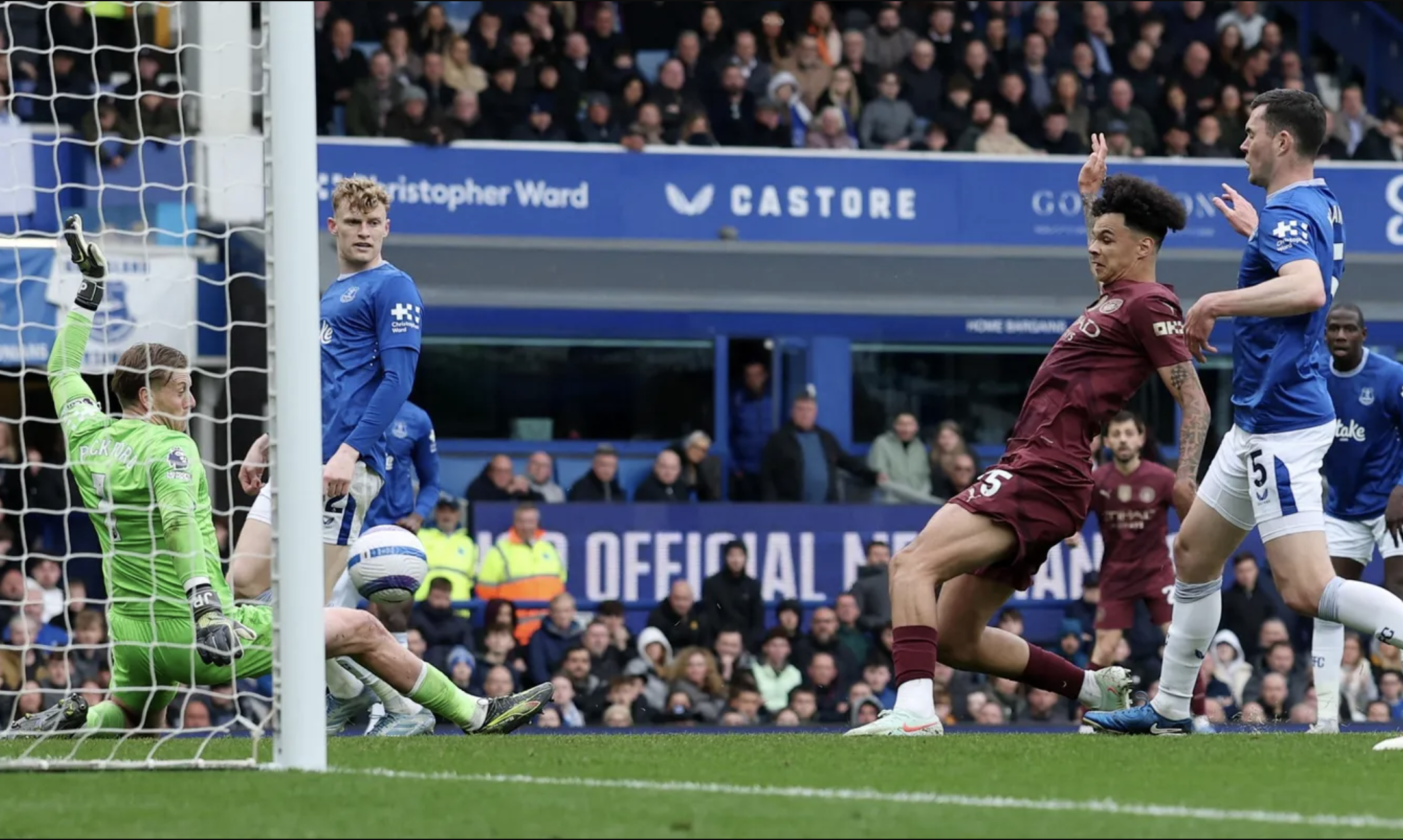 Newcastle gặp "thảm họa", Man City lại mơ tranh Top 4- Ảnh 3.