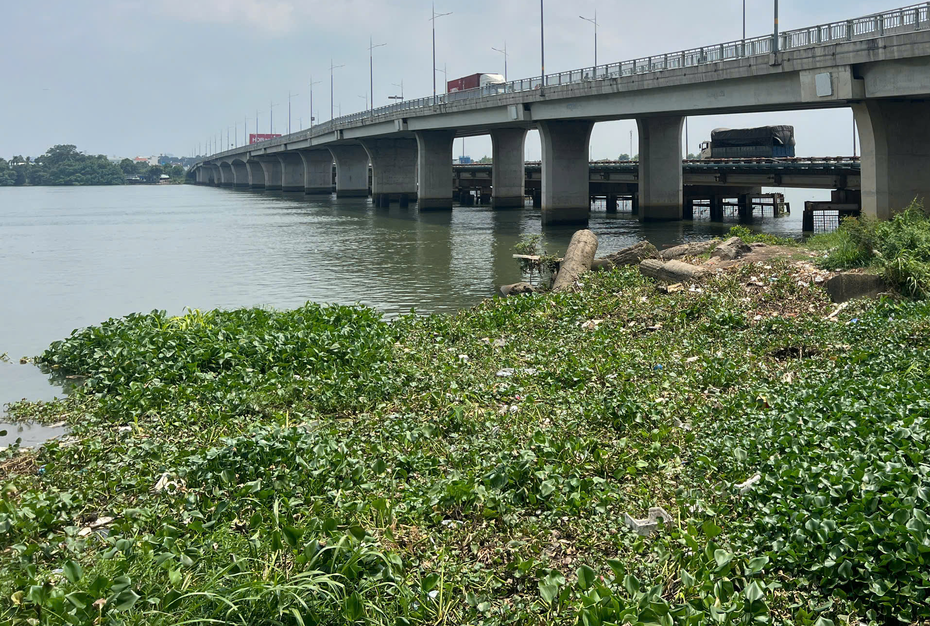 Thi thể nghi can sát hại 2 người phụ nữ ở Bình Dương được tìm thấy dưới sông Đồng Nai- Ảnh 1.