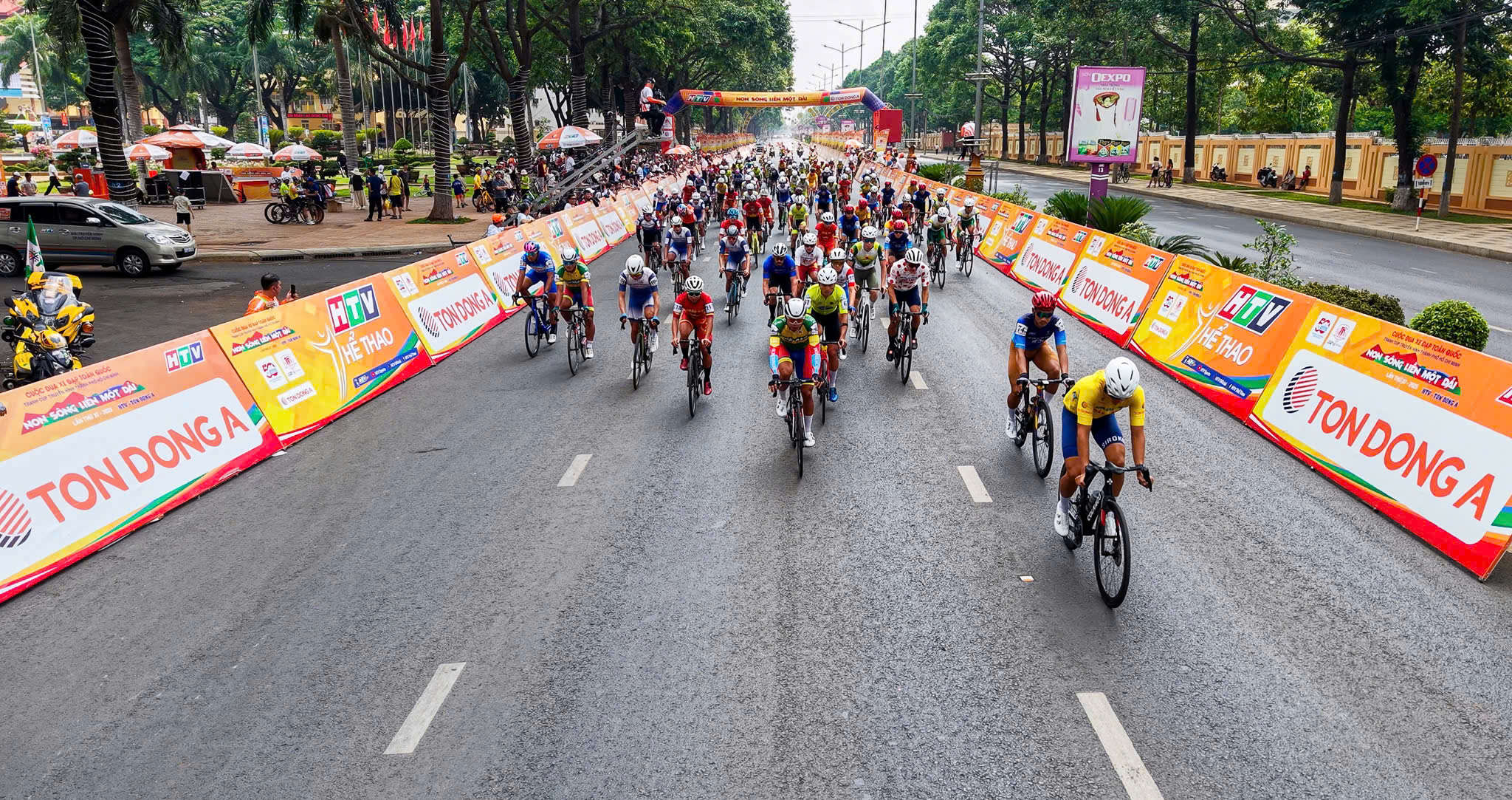 Nguyễn Văn B&igrave;nh thắng chặng sau nước r&uacute;t ở chặng 15 C&uacute;p Truyền h&igrave;nh HTV-T&ocirc;n Đ&ocirc;ng &Aacute; 2025- Ảnh 4.