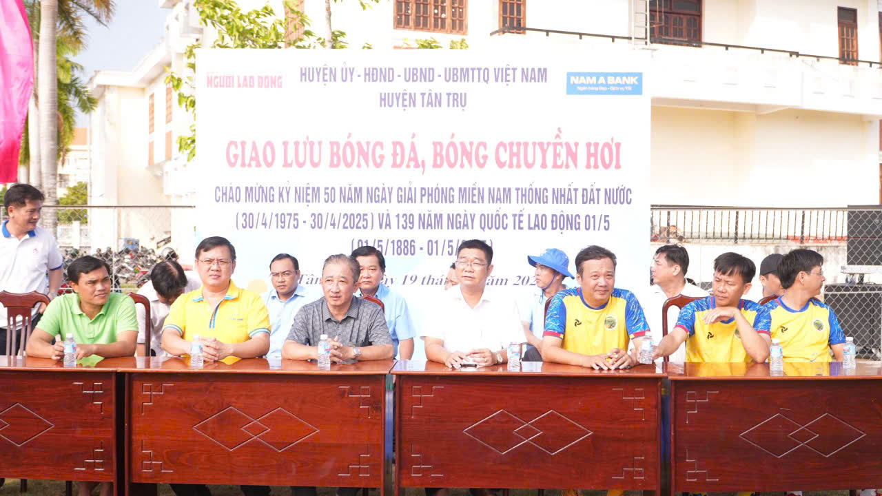 Giao lưu bóng đá, bóng chuyền giữa Báo Người Lao Động với các đơn vị tỉnh Long An- Ảnh 2.