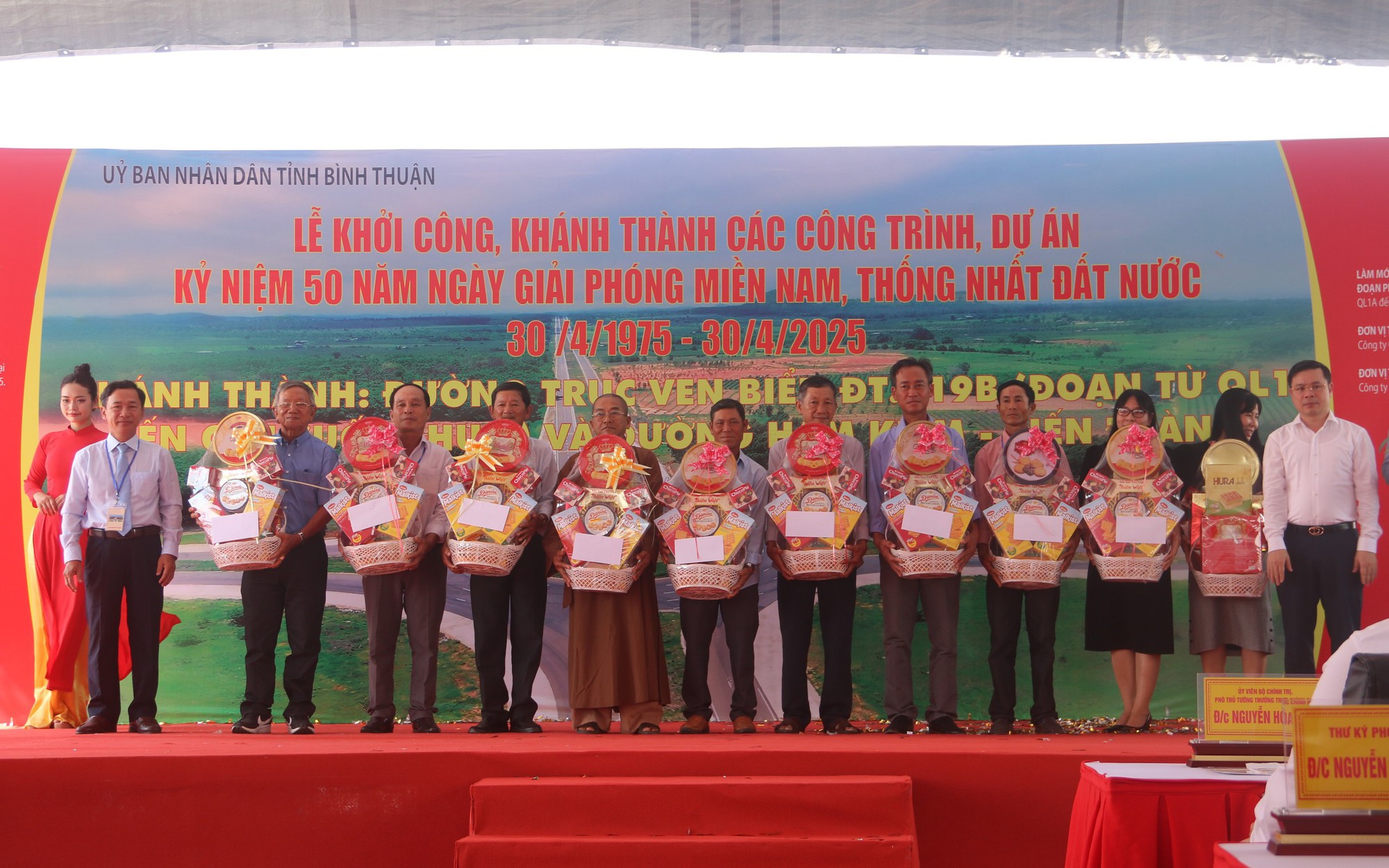 Phó Thủ tướng Thường trực Nguyễn Hòa Bình dự khánh thành 2 tuyến giao thông tại Bình Thuận