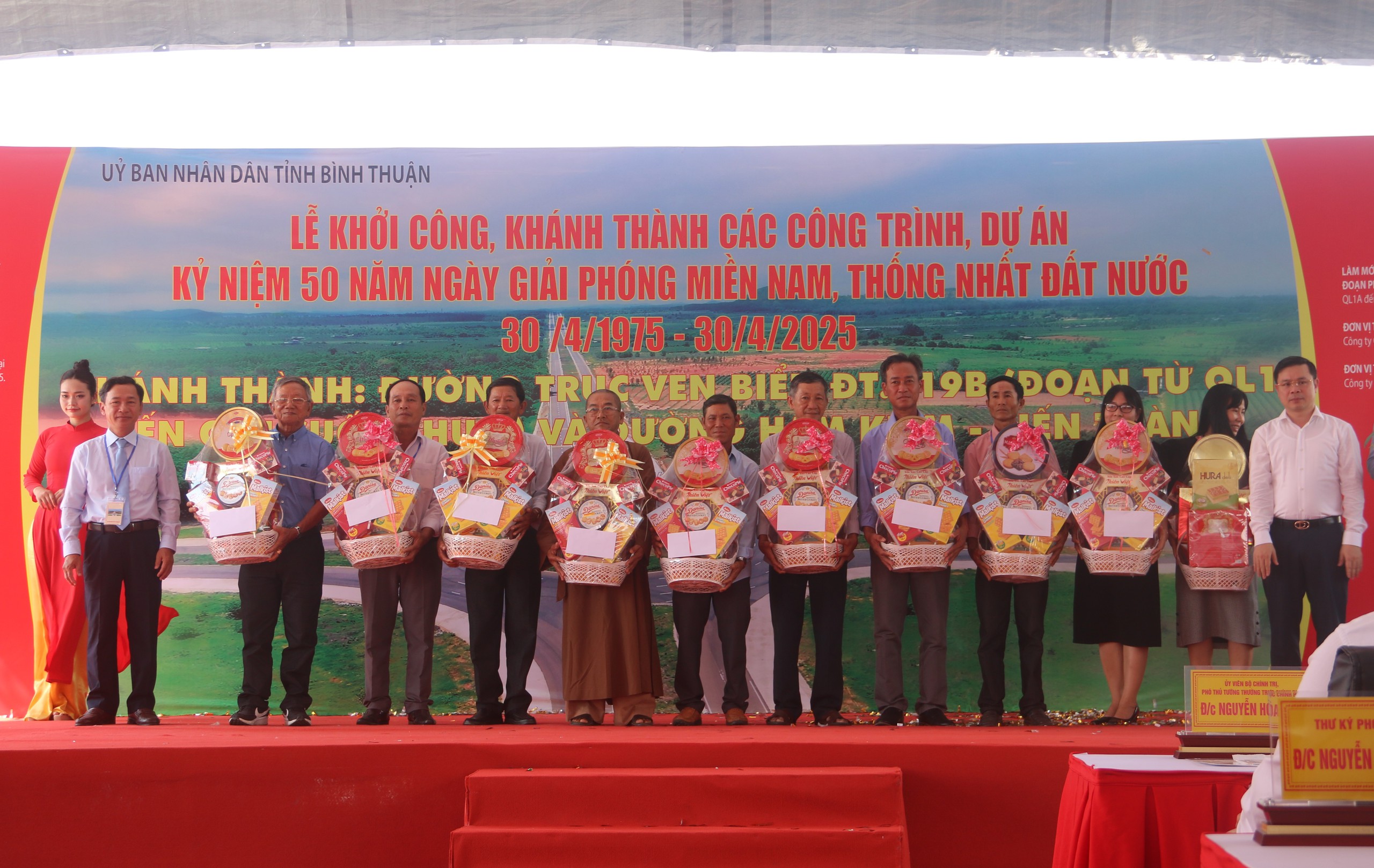 Phó Thủ tướng Thường trực Nguyễn Hòa Bình dự khánh thành 2 tuyến giao thông tại Bình Thuận- Ảnh 3.