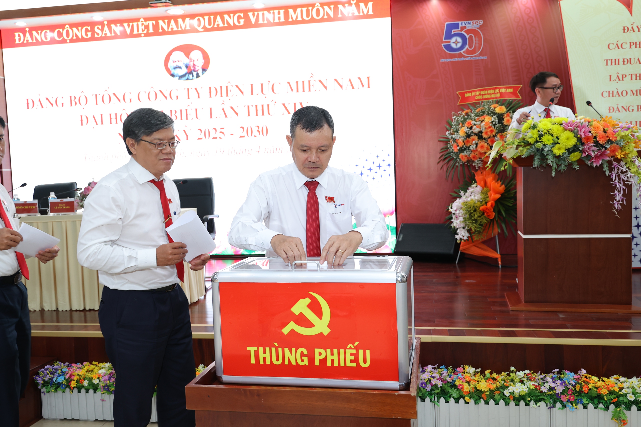 &Ocirc;ng L&ecirc; Văn Trang tiếp tục được t&iacute;n nhiệm giữ chức B&iacute; thư Đảng ủy EVNSPC- Ảnh 6.