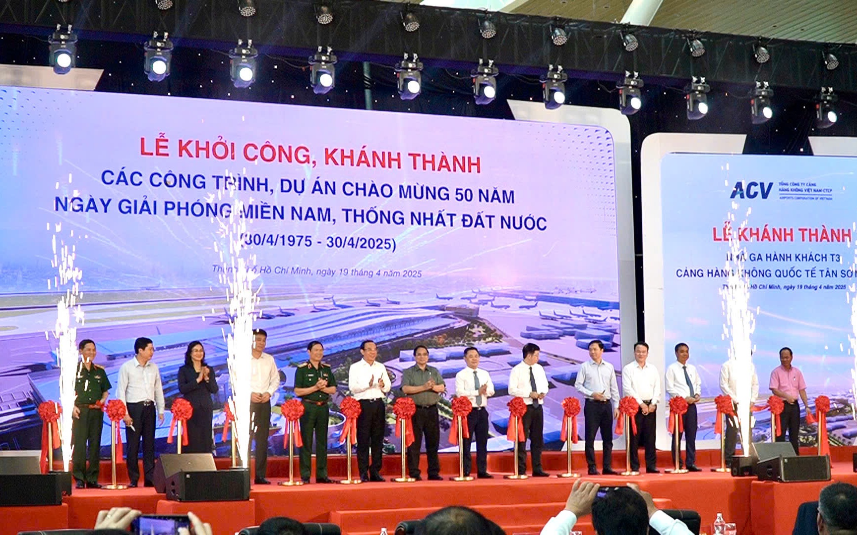 Thủ tướng Chính phủ cắt băng khánh thành tại Nhà ga T3 sân bay Tân Sơn Nhất