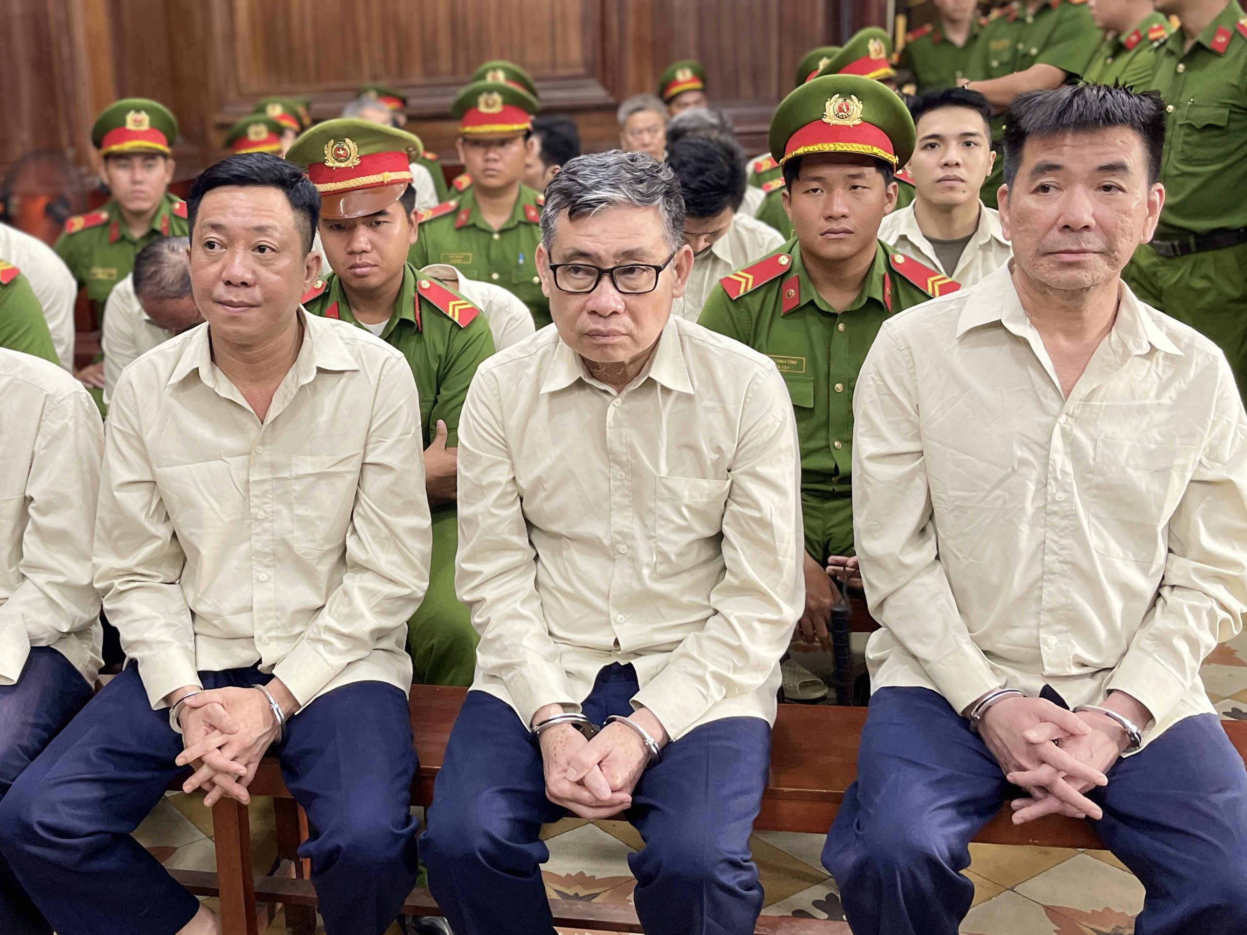C&aacute;c bị c&aacute;o tại phi&ecirc;n t&ograve;a