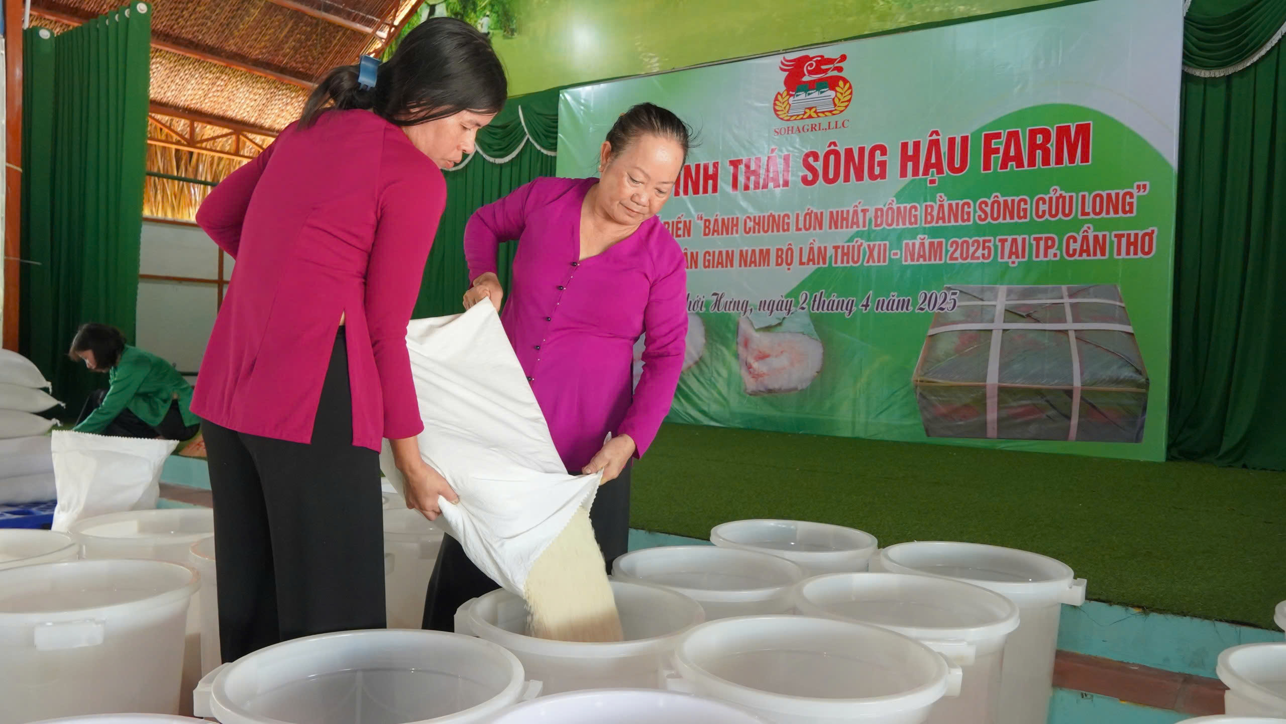 Cần Thơ: D&ugrave;ng hơn 215 kg thịt ba chỉ g&oacute;i b&aacute;nh chưng 