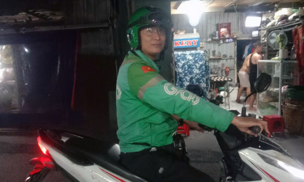 Công nhân tự "tăng ca"- Ảnh 1.