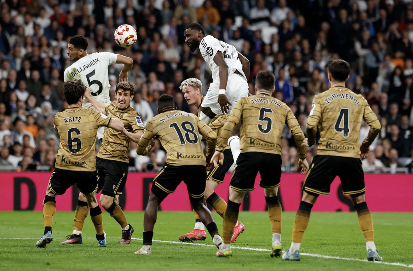 Thắng nghẹt thở b&aacute;n kết C&uacute;p Nh&agrave; vua, Real Madrid tiếp tục mơ "c&uacute; ăn ba"- Ảnh 5.