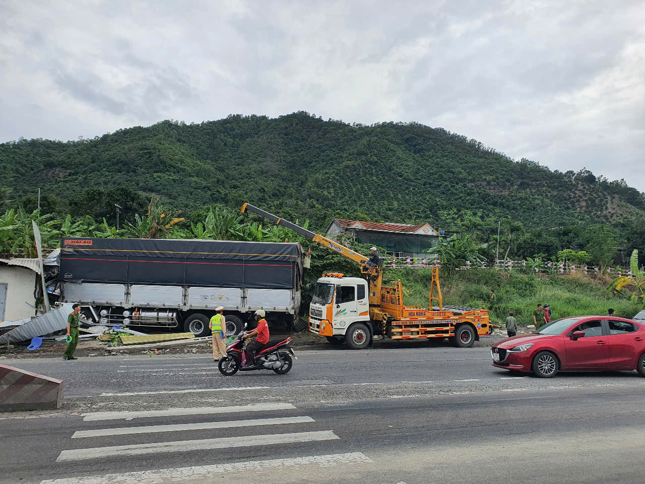 Sớm xử l&yacute; bất cập trong tổ chức giao th&ocirc;ng- Ảnh 1.