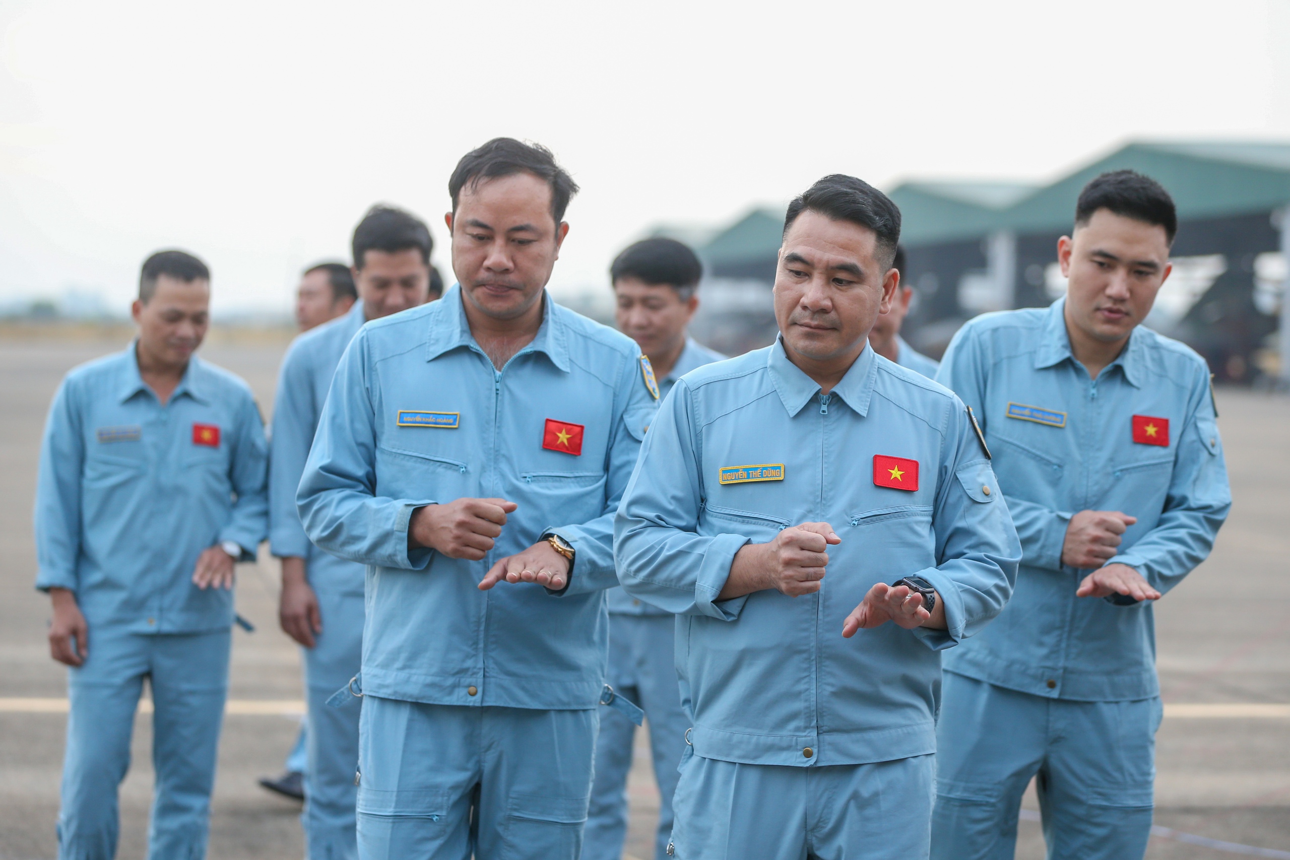 Ph&iacute;a sau những chuyến bay huấn luyện chuẩn bị cho đại lễ 30-4- Ảnh 3.