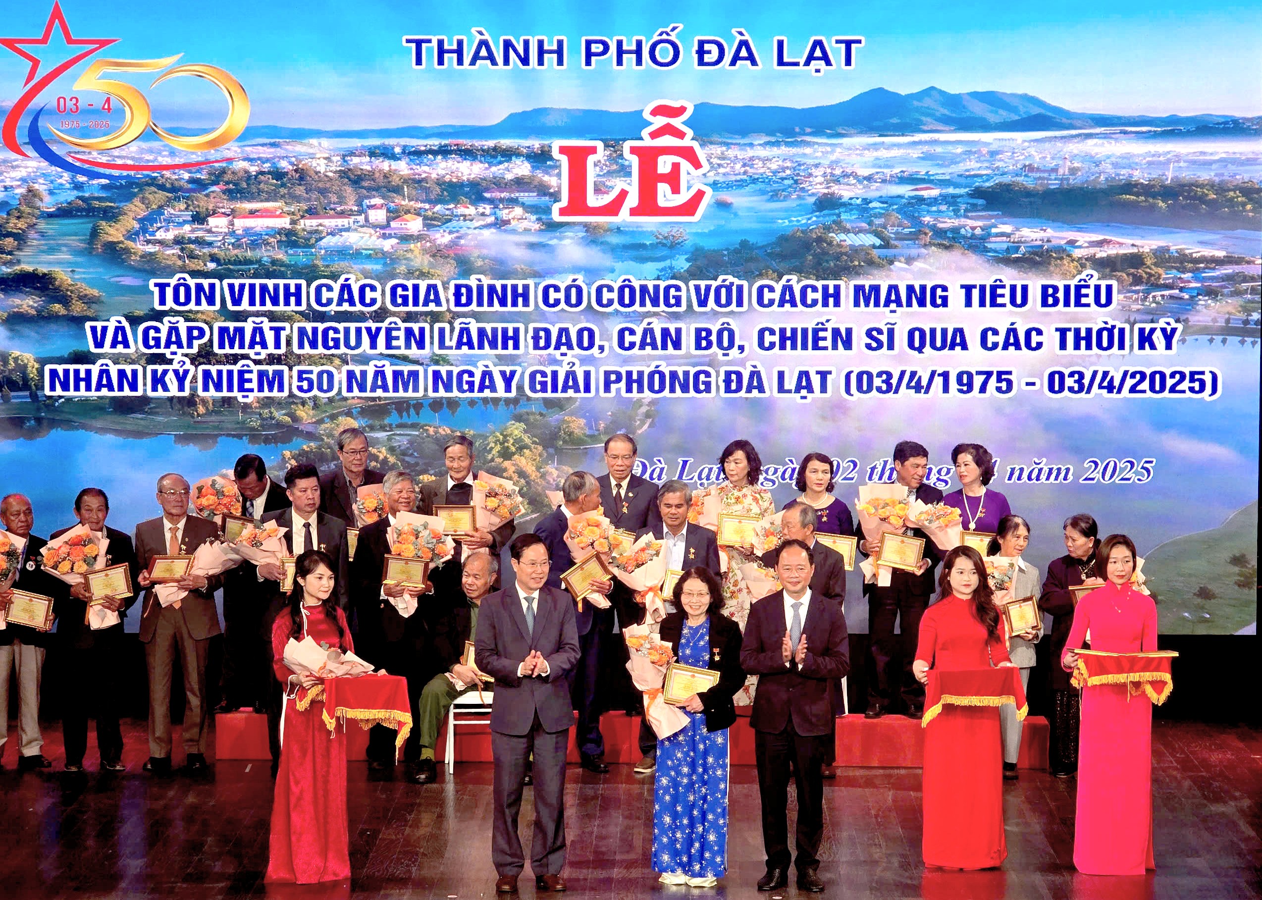 Đà Lạt tôn vinh 50 gia đình có công với cách mạng tiêu biểu- Ảnh 2.