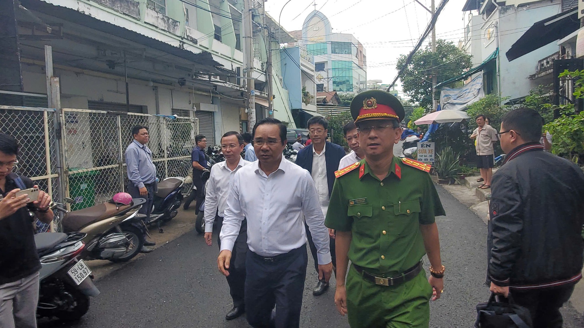 Đau l&ograve;ng mẹ cứu con mắc kẹt trong vụ ch&aacute;y ở X&oacute;m Củi- Ảnh 2.