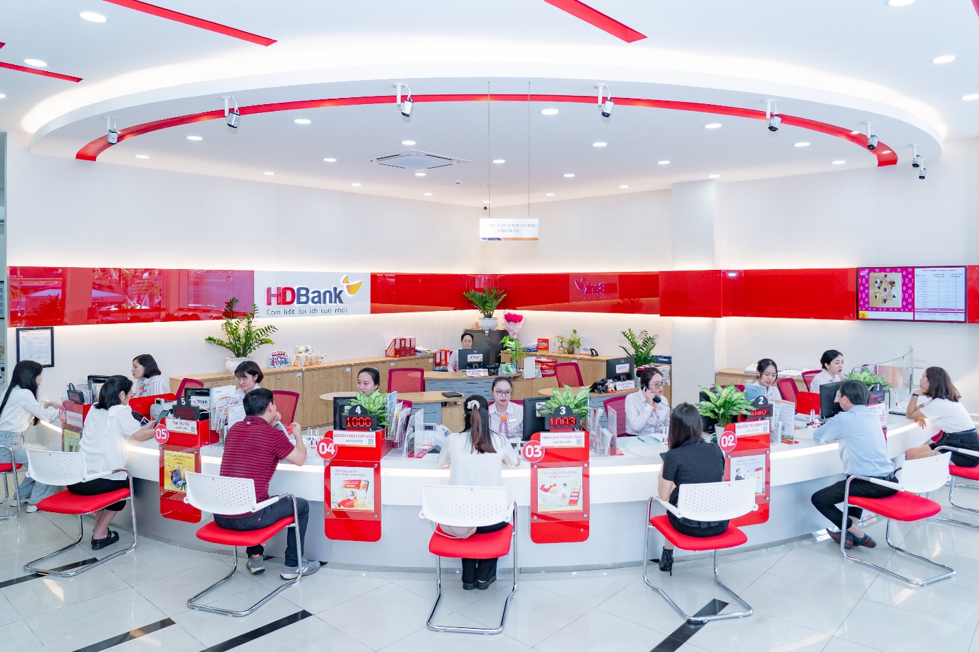 Lợi nhuận HDBank năm 2024 sau kiểm toán trên 16.700 tỉ đồng, tăng trưởng 28,5%- Ảnh 1.