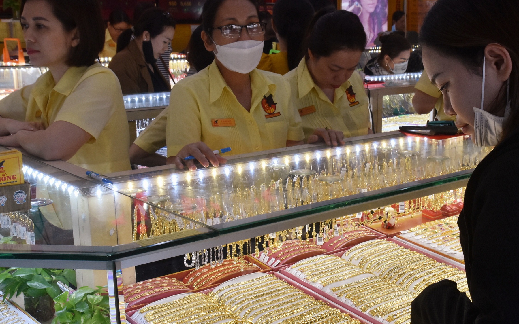 Gi&aacute; v&agrave;ng h&ocirc;m nay 3-4: Tăng mạnh trở lại