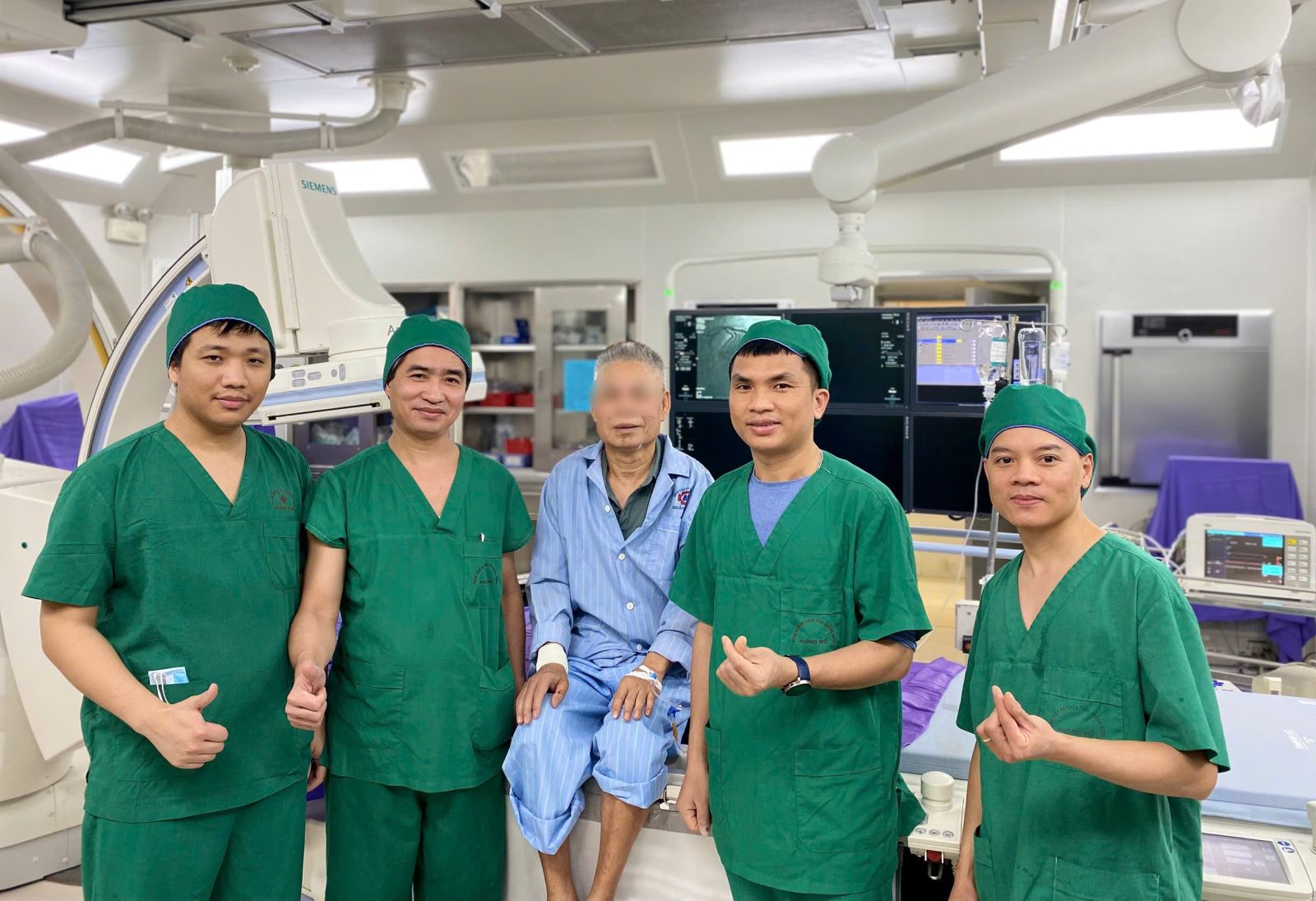 Liên tiếp cứu 3 bệnh nhân khỏi "lưỡi hái tử thần"- Ảnh 1.