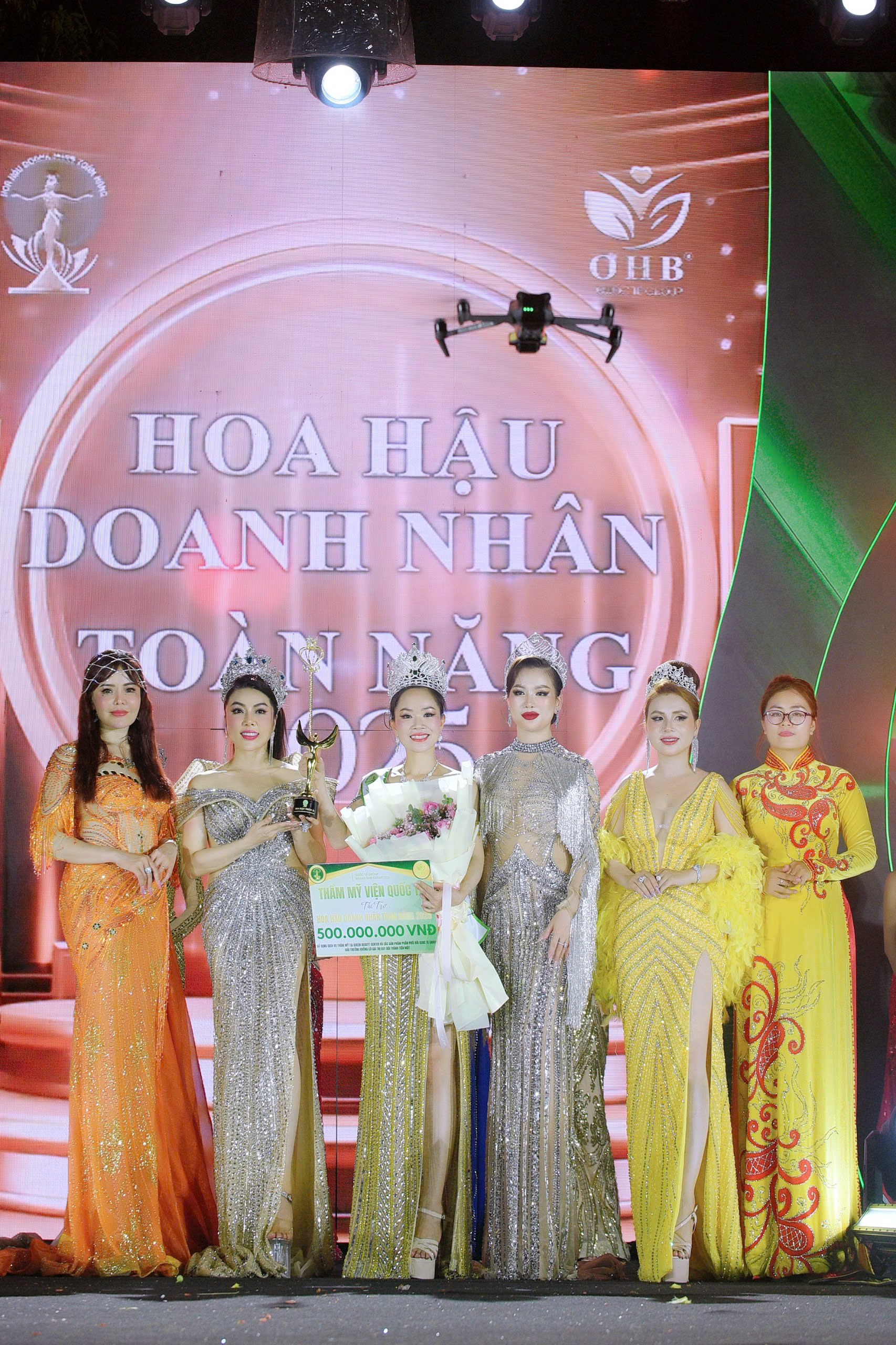 Nữ thạc sĩ sở hữu vòng eo con kiến đăng quang Hoa hậu "Doanh nhân toàn năng" 2025- Ảnh 2.