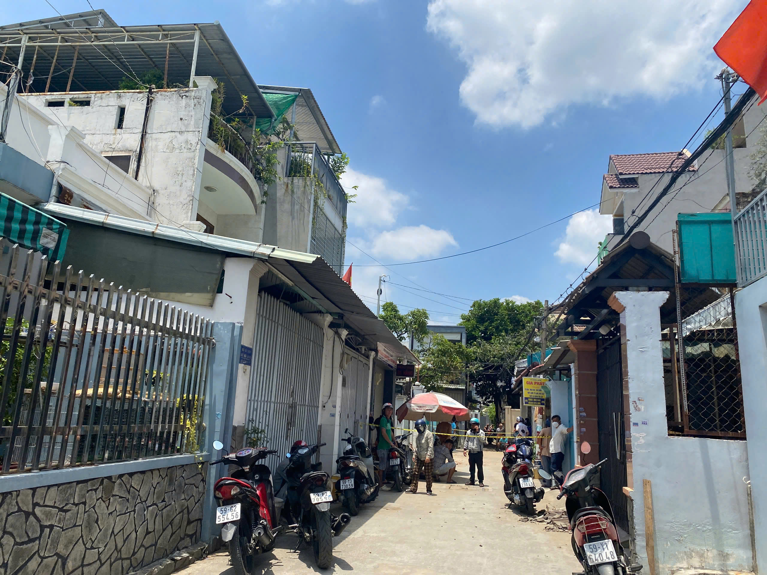 TP HCM: Sập tường căn nhà trên đường Trường Chinh, 1 người tử vong tại chỗ- Ảnh 1.
