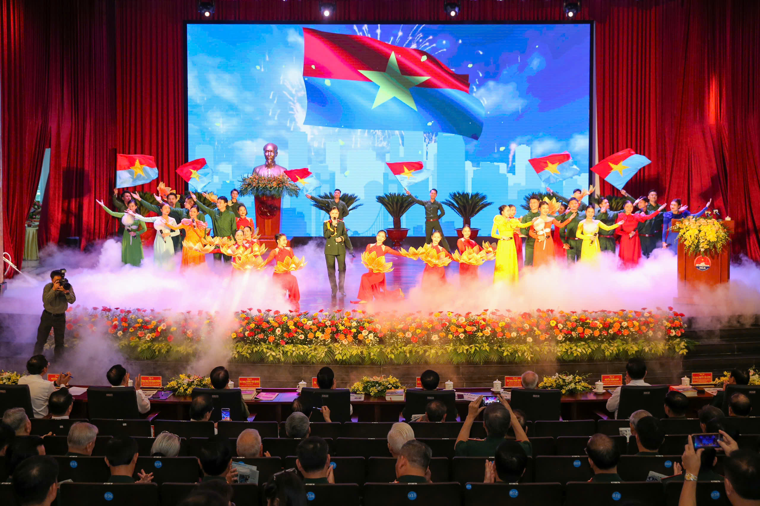 Thời gian c&agrave;ng l&ugrave;i xa, tầm v&oacute;c lịch sử của Đại thắng m&ugrave;a xu&acirc;n năm 1975 c&agrave;ng tỏa s&aacute;ng- Ảnh 5.