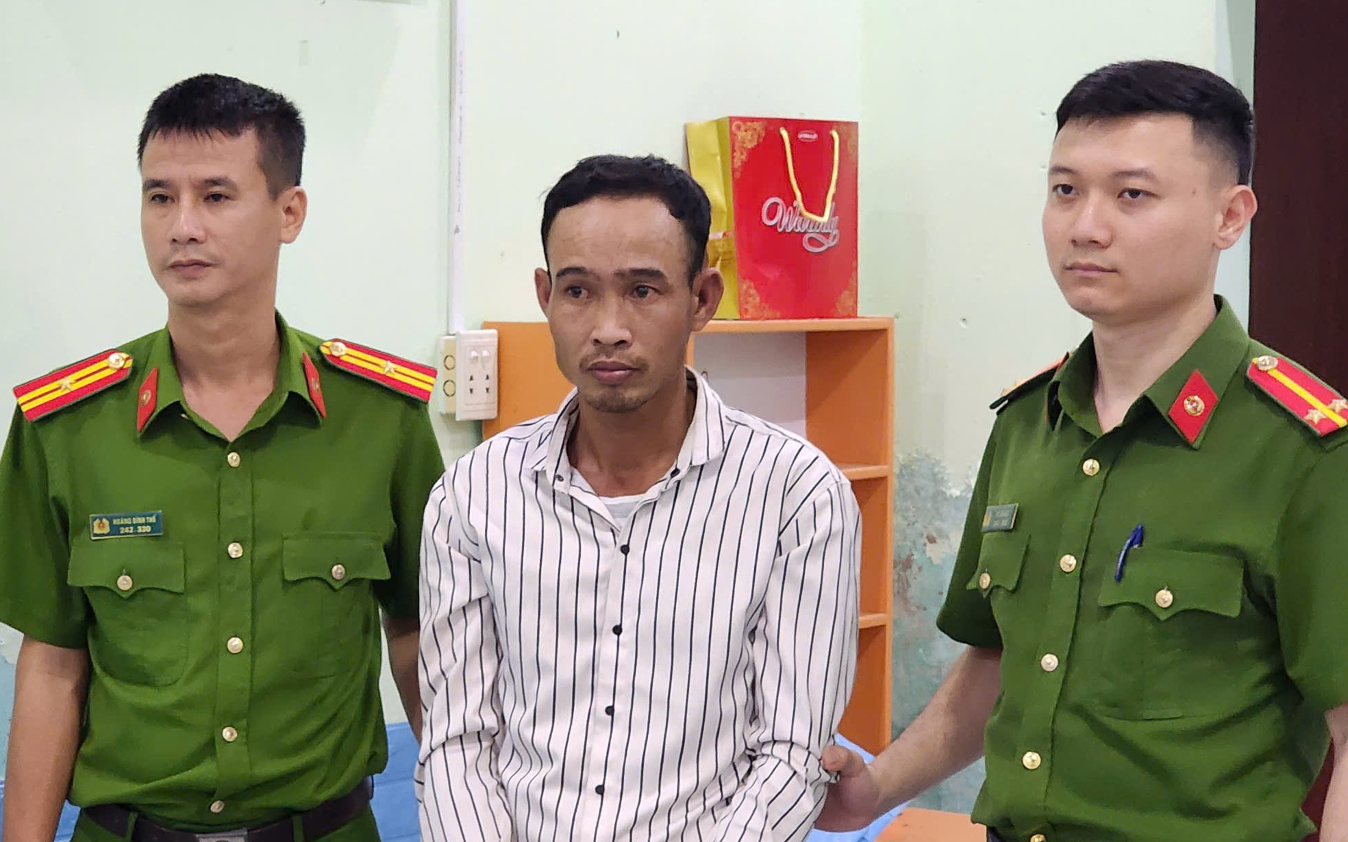Bắt đối tượng dùng rựa chặn xe, cướp tài sản lúc rạng sáng