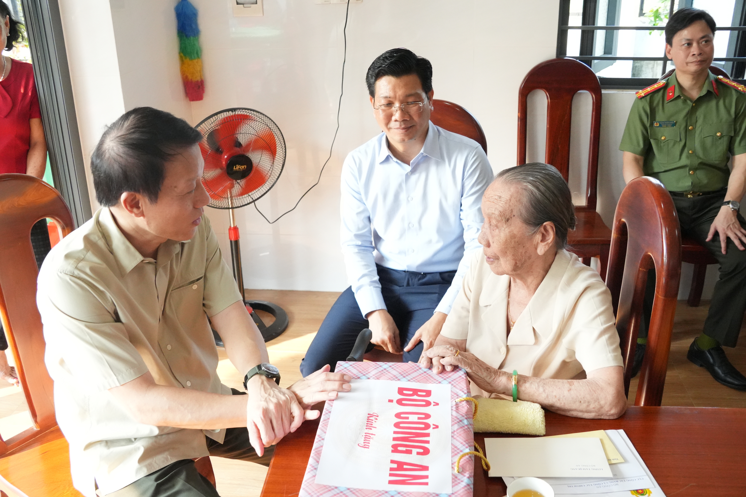 H&igrave;nh ảnh Bộ trưởng Bộ C&ocirc;ng an Lương Tam Quang dự chương tr&igrave;nh quan trọng ở T&acirc;y Ninh- Ảnh 6.