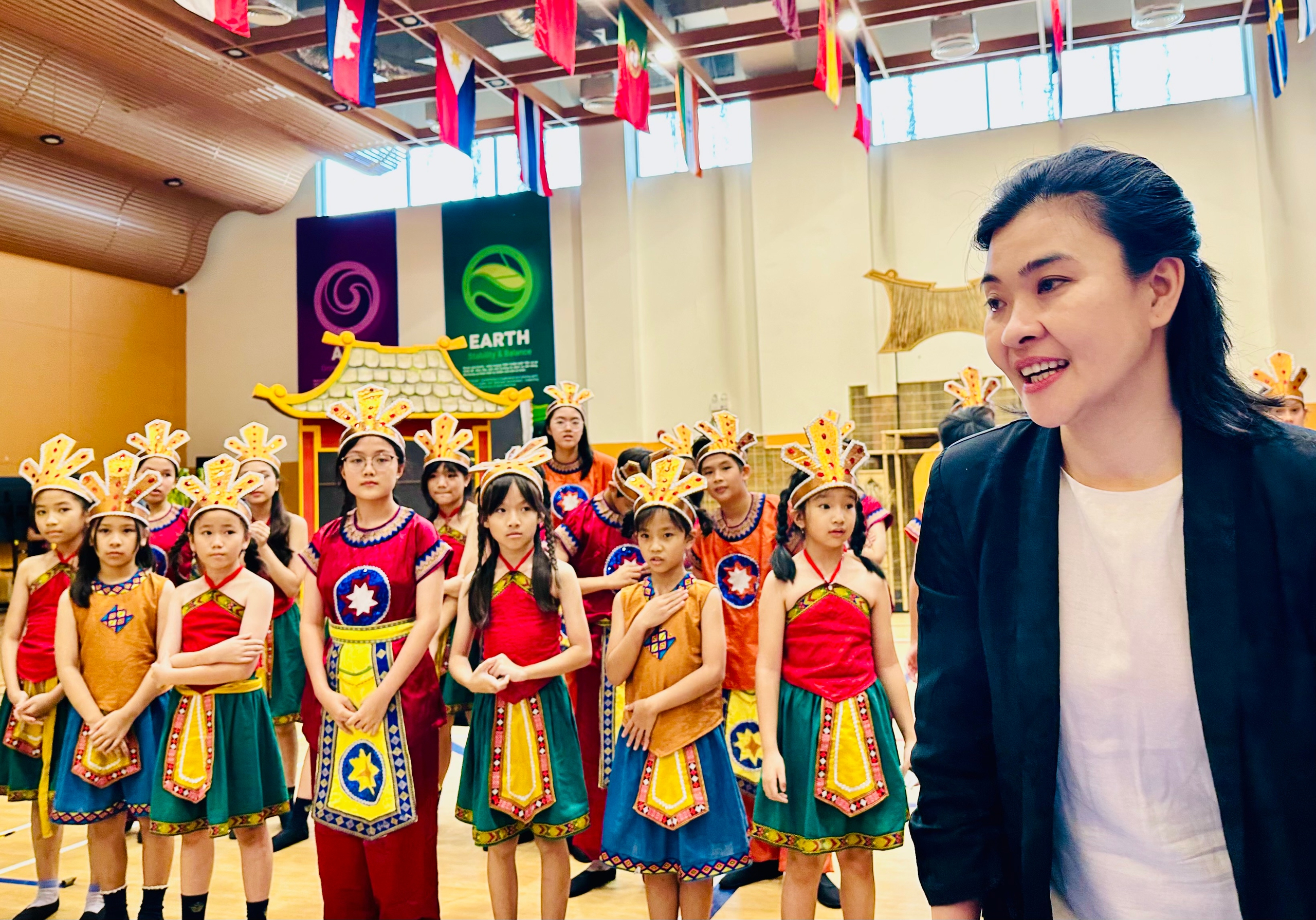 Dạt dào cảm xúc với vở nhạc kịch Anh ngữ- Ảnh 1.