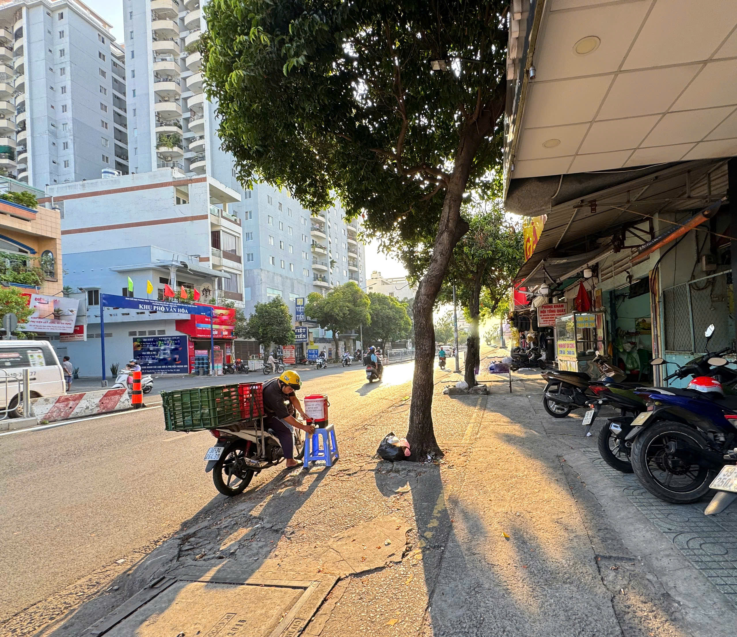 Tr&agrave; đ&aacute; miễn ph&iacute; - &ldquo;đặc sản&rdquo; nghĩa t&igrave;nh giữa phố- Ảnh 1.