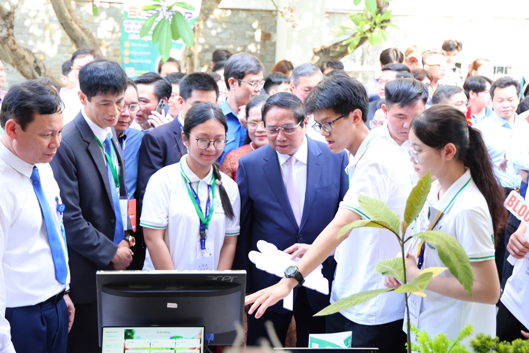 Thủ tướng Phạm Minh Ch&iacute;nh dự Ng&agrave;y hội khởi nghiệp quốc gia của học sinh-sinh vi&ecirc;n- Ảnh 1.