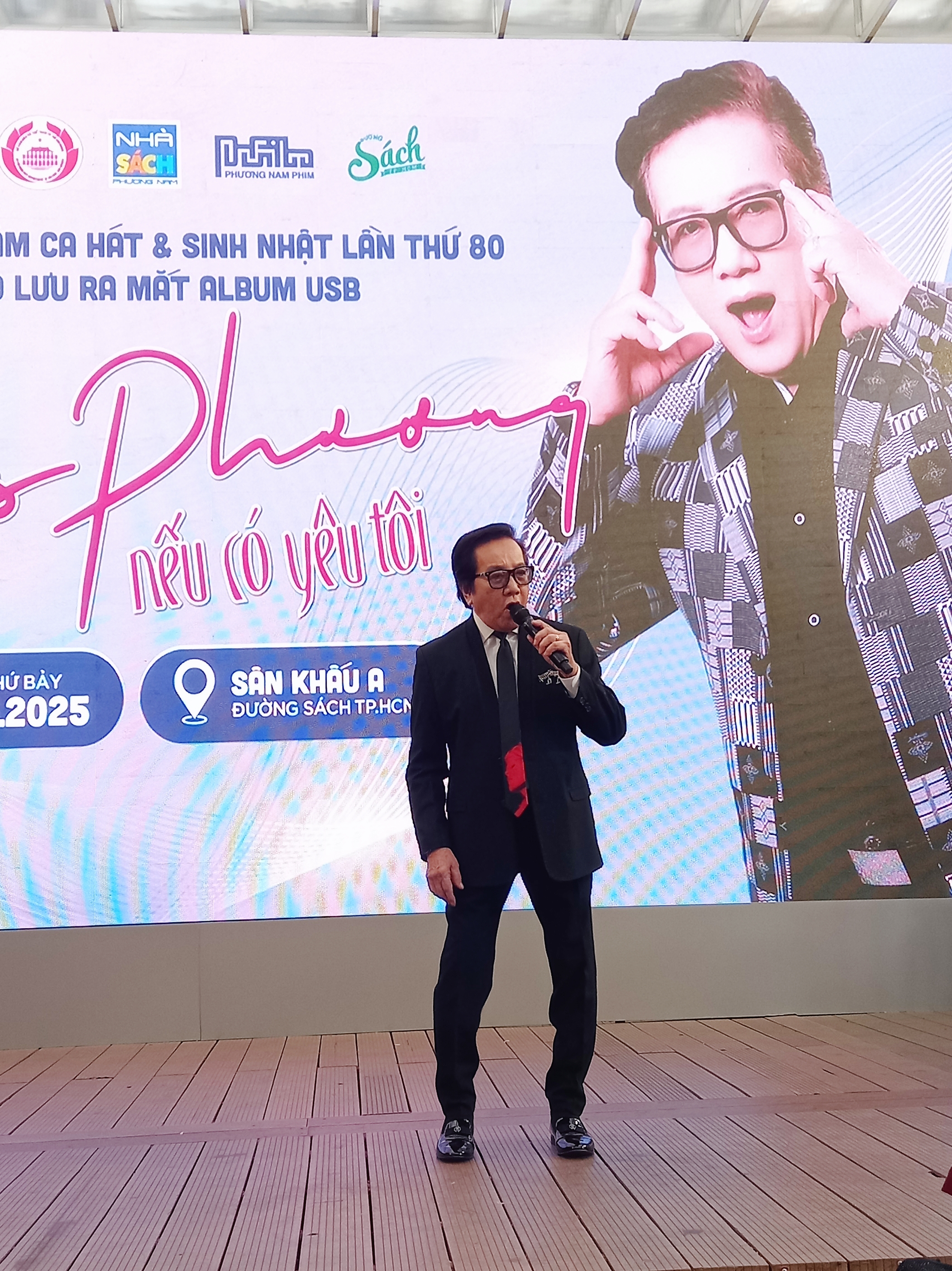 Elvis Phương ra mắt album USB, kỷ niệm 64 năm ca hát- Ảnh 1.