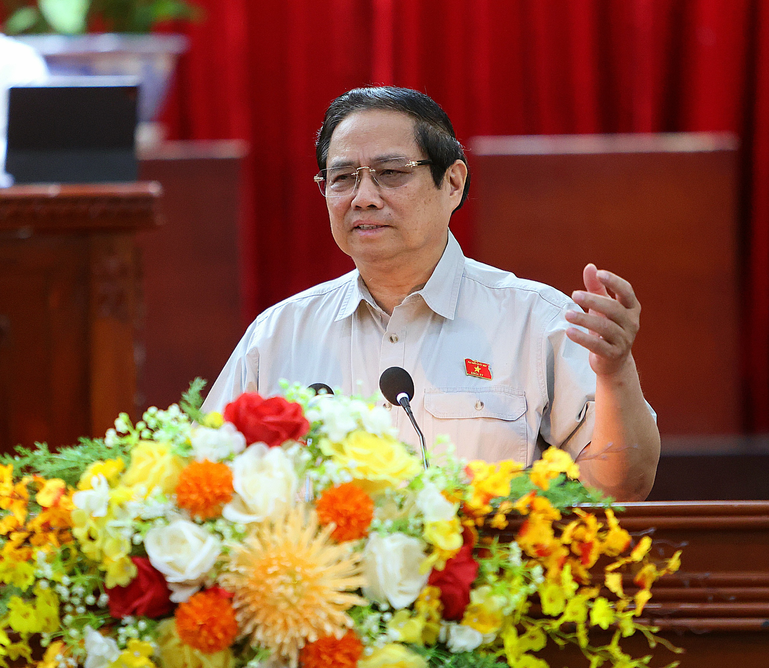 Thủ tướng Phạm Minh Chính chỉ đạo xử lý doanh nghiệp găm hàng, đội giá, buôn lậu vàng- Ảnh 1.