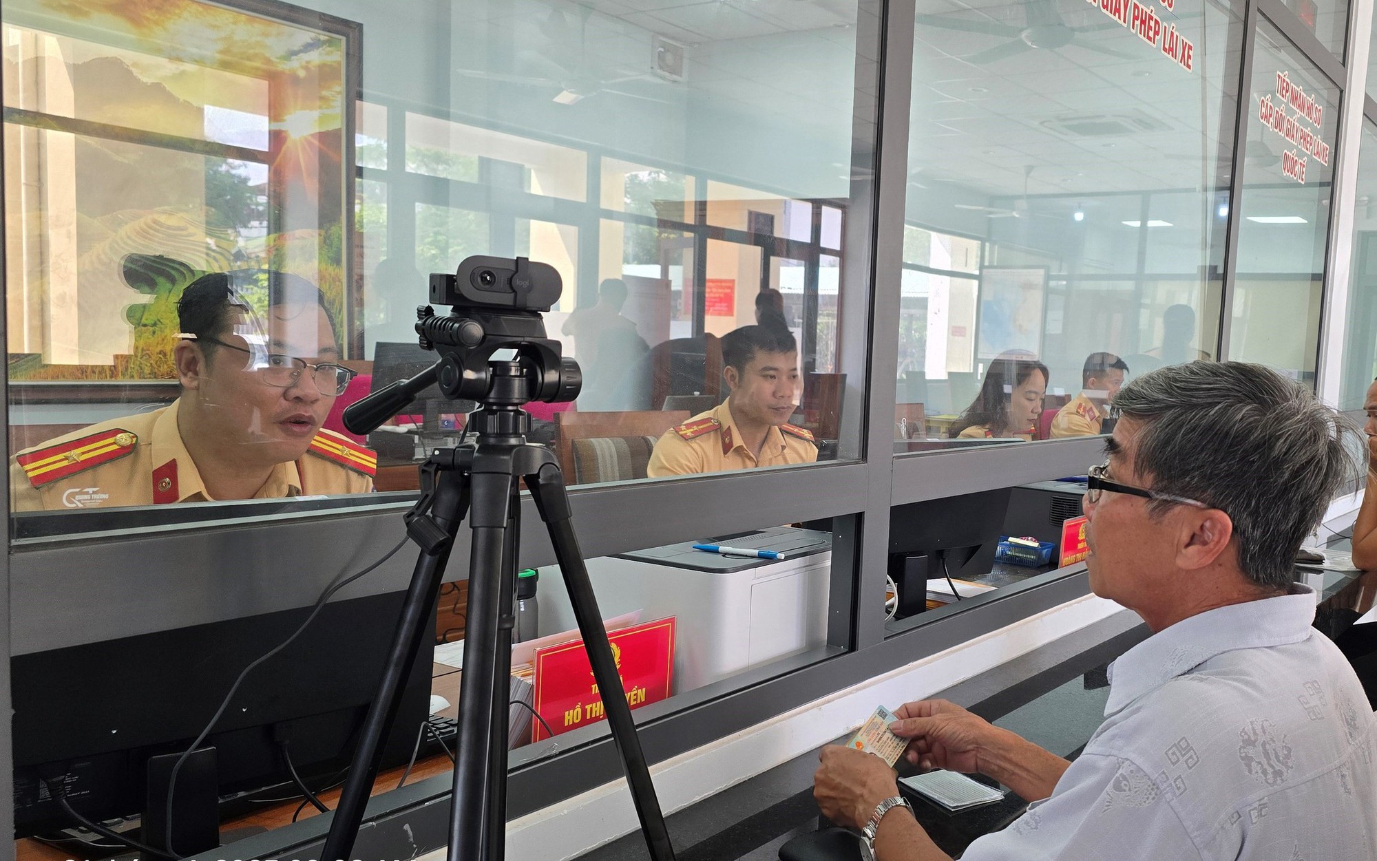 CLIP: CSGT Đà Nẵng dời điểm cấp đổi GPLX, rút ngắn thời gian chờ