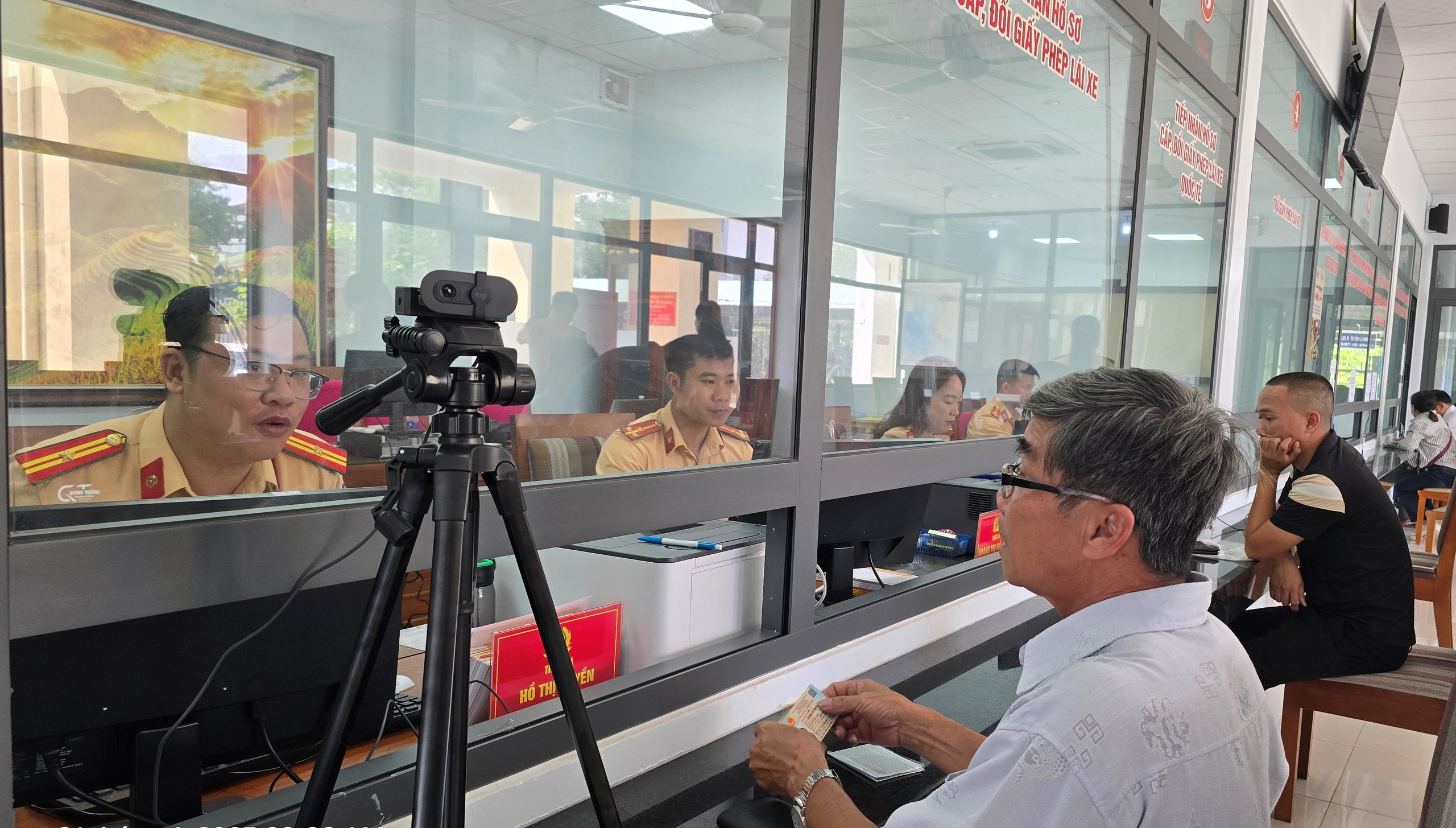 CLIP: CSGT Đà Nẵng dời điểm cấp đổi GPLX, rút ngắn thời gian chờ- Ảnh 1.