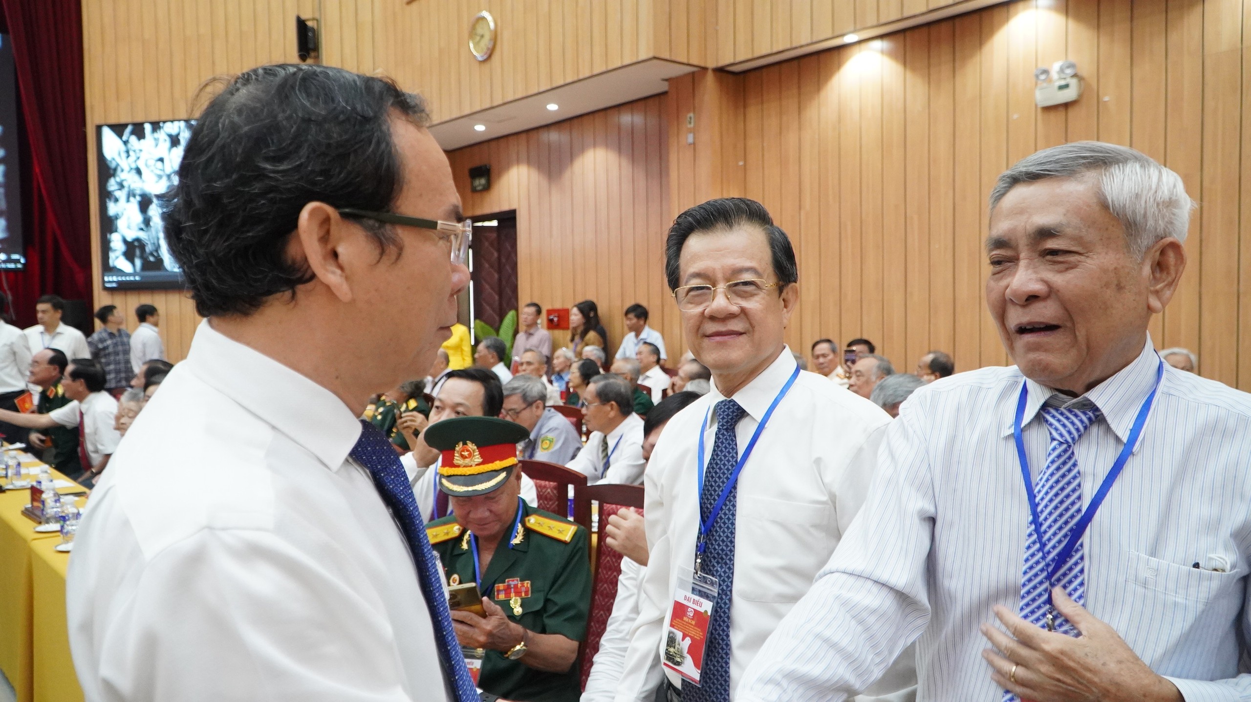 Tổng B&iacute; thư T&ocirc; L&acirc;m gặp mặt c&aacute;n bộ l&atilde;o th&agrave;nh c&aacute;ch mạng, người c&oacute; c&ocirc;ng ti&ecirc;u biểu tại TP HCM- Ảnh 3.