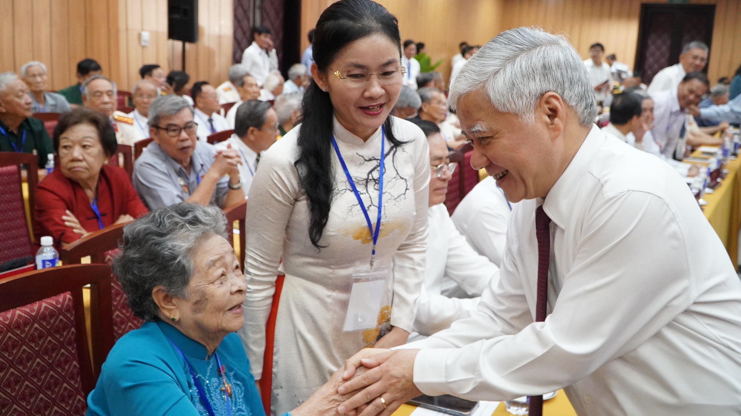 Tổng B&iacute; thư T&ocirc; L&acirc;m gặp mặt c&aacute;n bộ l&atilde;o th&agrave;nh c&aacute;ch mạng, người c&oacute; c&ocirc;ng ti&ecirc;u biểu tại TP HCM- Ảnh 5.