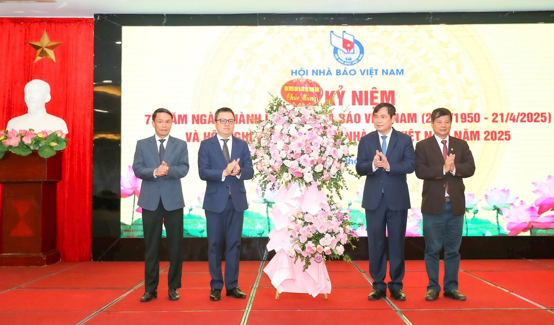 Kỷ niệm 75 năm Ngày thành lập Hội Nhà báo Việt Nam- Ảnh 1.