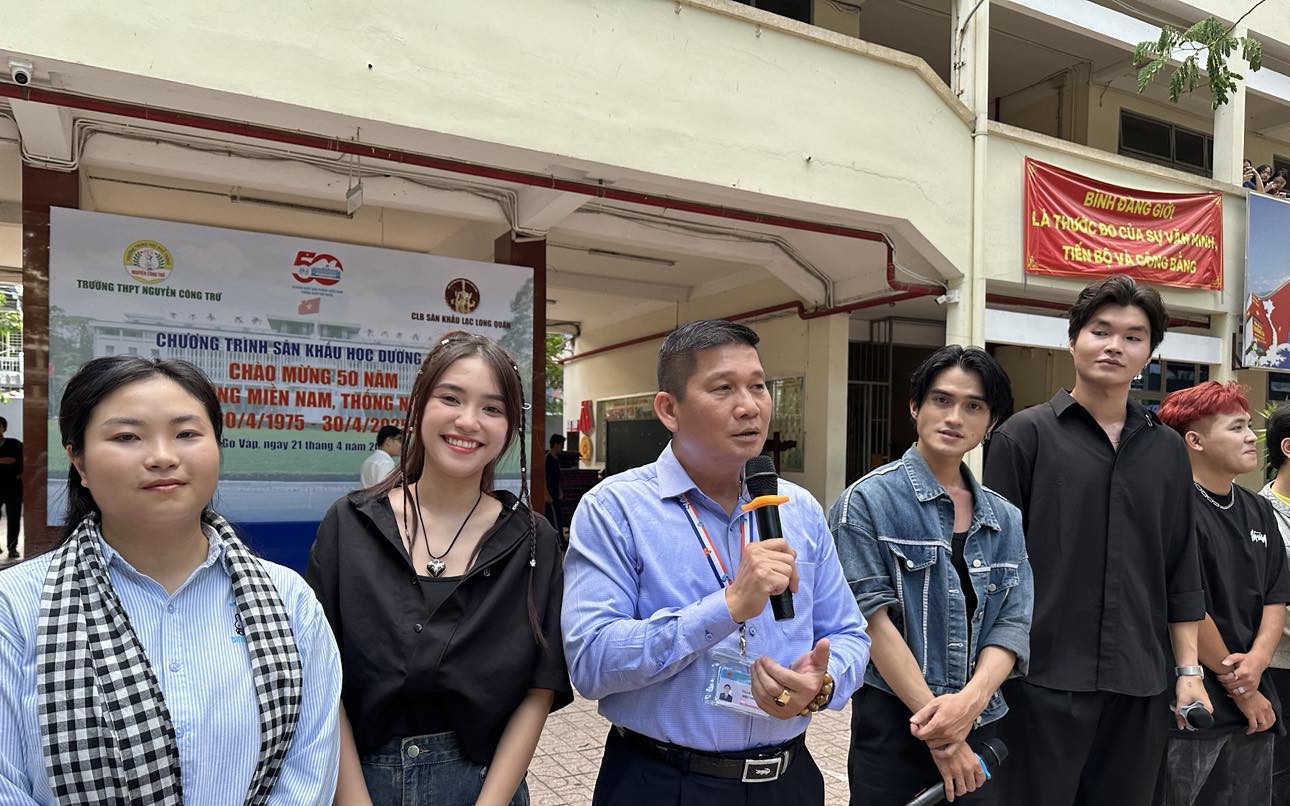 Đông Quân, Tuyết Nhung, Di Oanh hát vang bài ca chiến thắng "Sân khấu học đường"