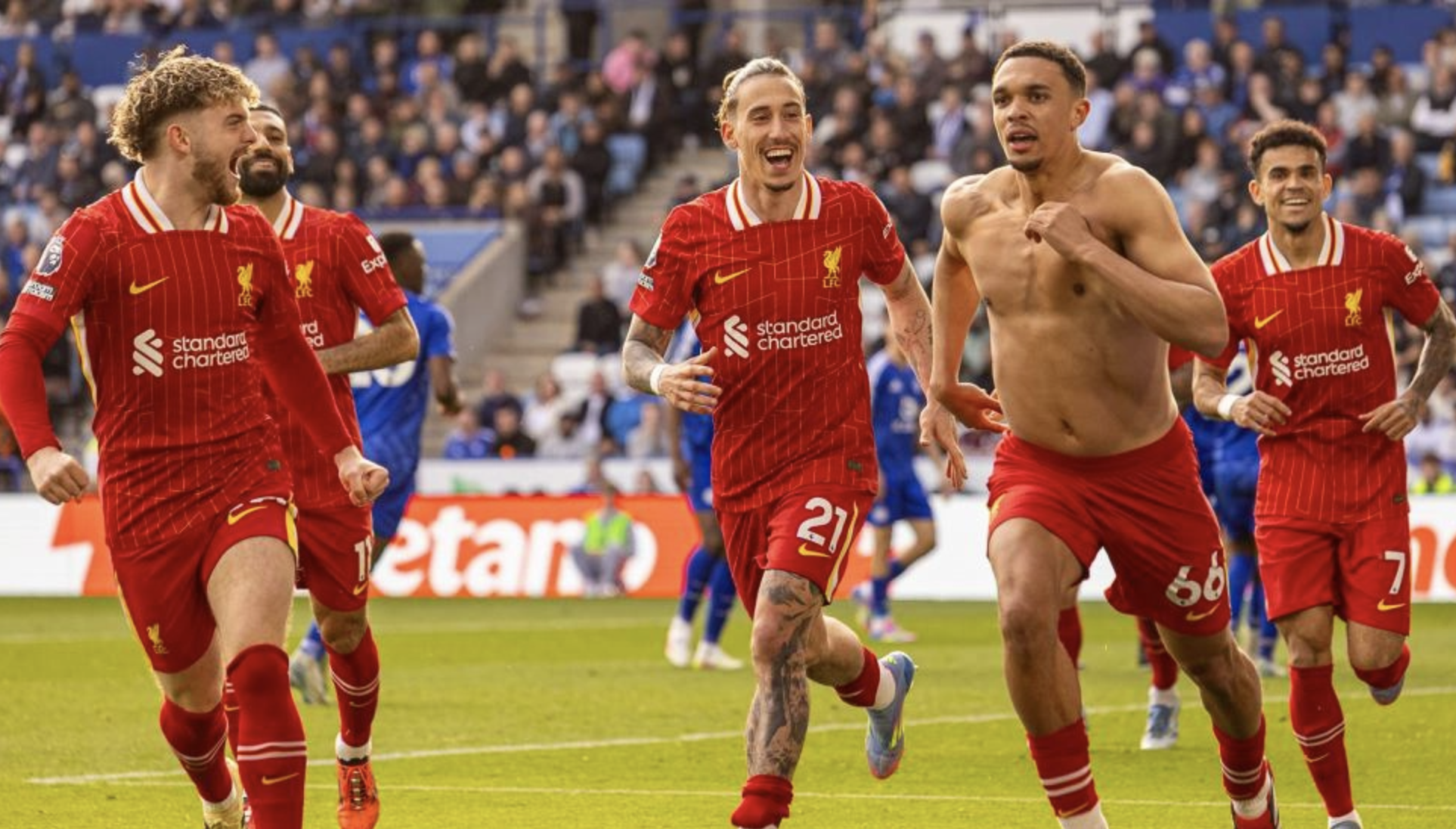 Alexander-Arnold n&oacute;i về m&agrave;n ăn mừng sau khi ghi b&agrave;n đưa Liverpool chạm tay v&agrave;o c&uacute;p v&ocirc; địch- Ảnh 6.