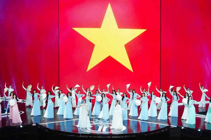 Mãn nhãn chung khảo Hoa hậu Việt Nam 2024- Ảnh 4.
