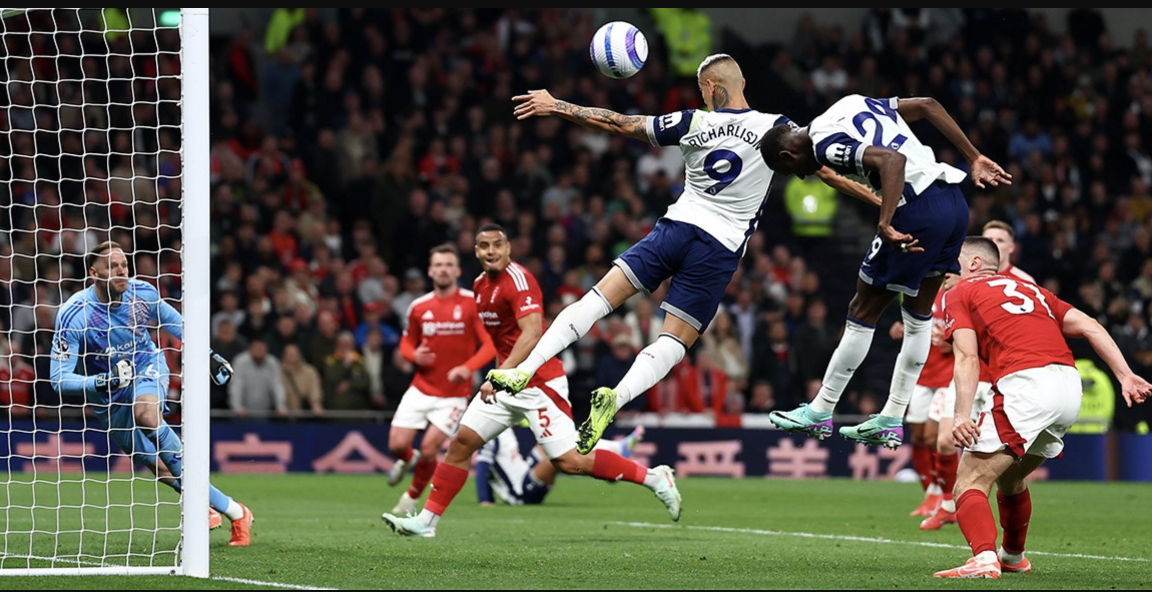 Trắng tay s&acirc;n nh&agrave;, Tottenham may mắn trụ hạng - Ảnh 7.