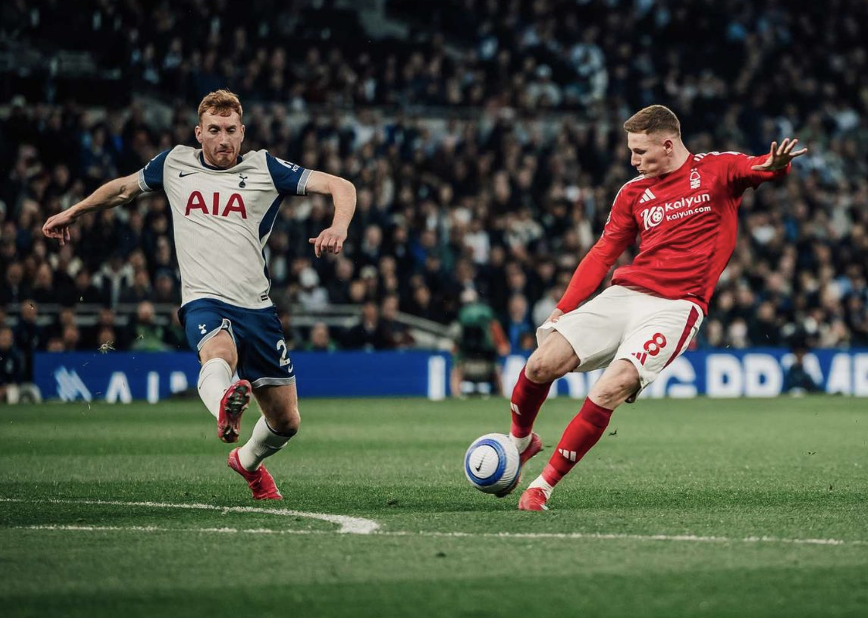 Trắng tay s&acirc;n nh&agrave;, Tottenham may mắn trụ hạng - Ảnh 2.