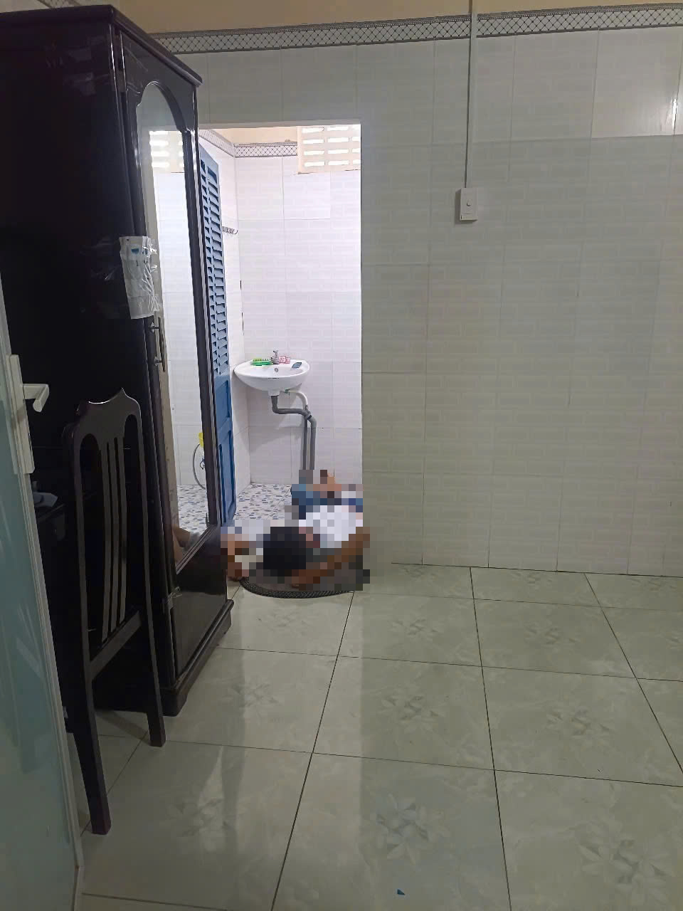 Điều tra nguyên nhân người đàn ông tử vong, bên cạnh có vỉ thuốc kích dục- Ảnh 1.