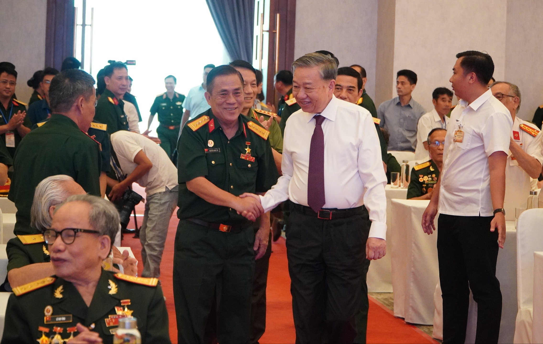 Tổng B&iacute; thư T&ocirc; L&acirc;m gặp mặt c&aacute;c đại biểu từng tham gia Chiến dịch Hồ Ch&iacute; Minh tại TP HCM- Ảnh 1.