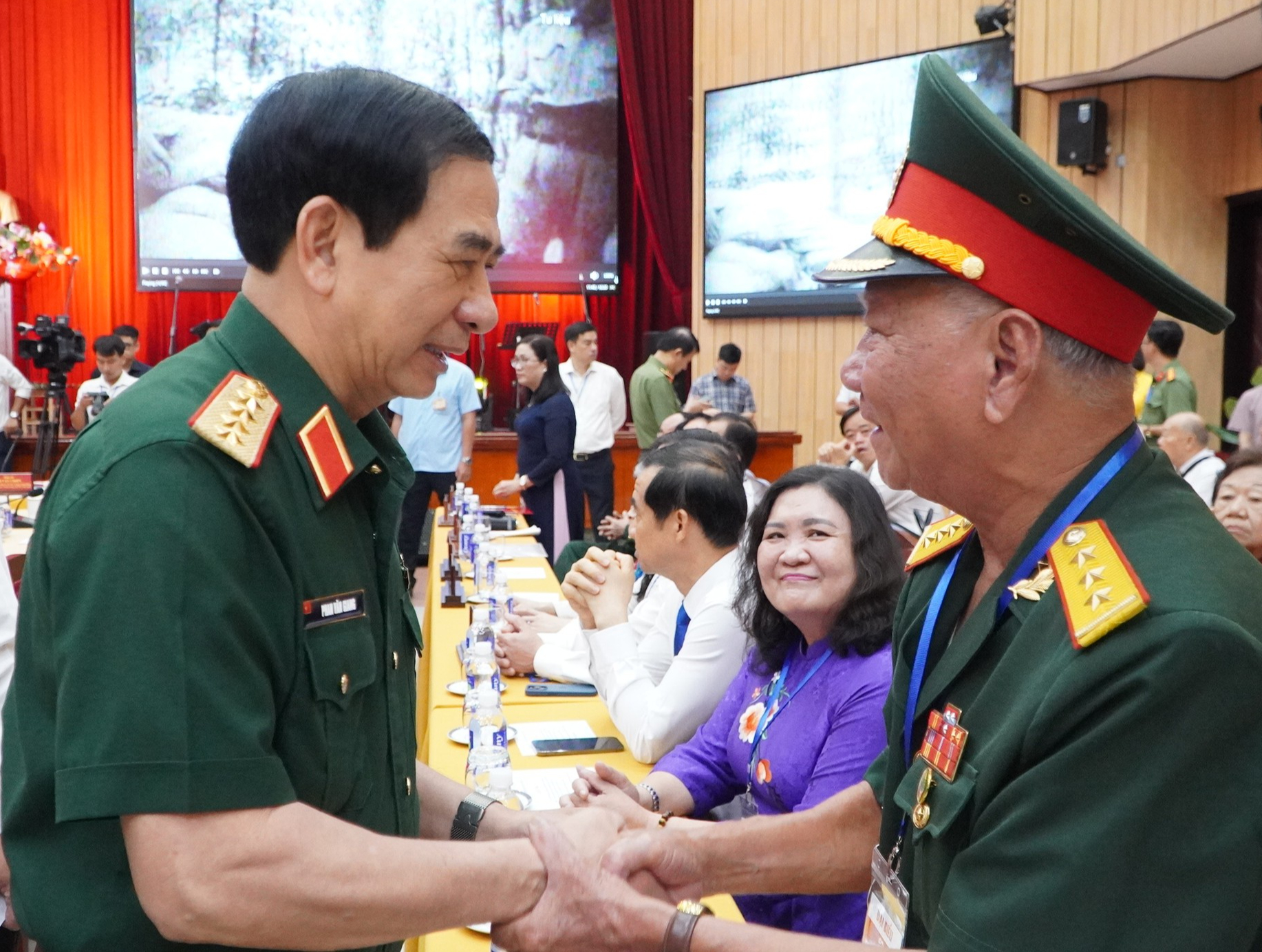 Tổng B&iacute; thư T&ocirc; L&acirc;m gặp mặt c&aacute;n bộ l&atilde;o th&agrave;nh c&aacute;ch mạng, người c&oacute; c&ocirc;ng ti&ecirc;u biểu tại TP HCM- Ảnh 2.