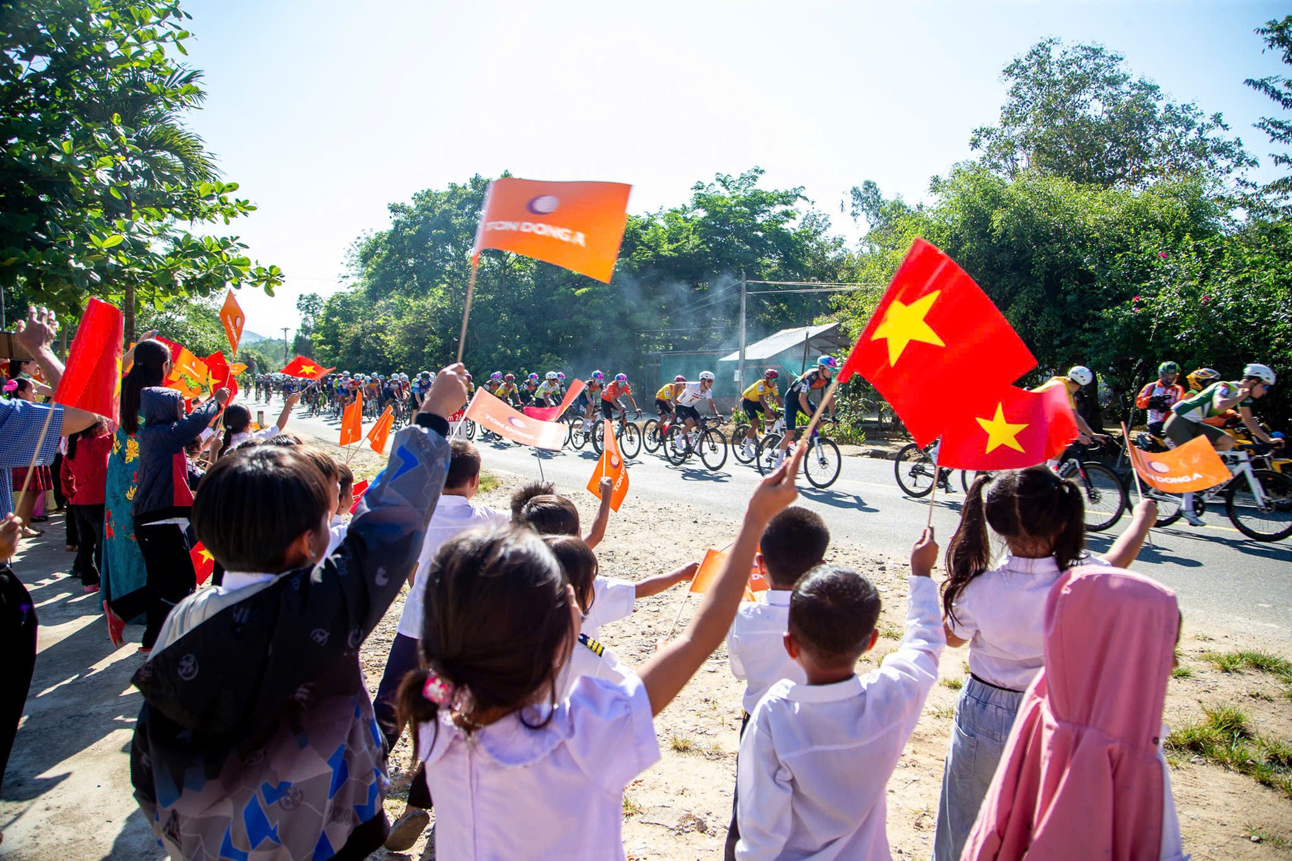 C&uacute;p Truyền h&igrave;nh HTV-T&ocirc;n Đ&ocirc;ng &Aacute; 2025: Fokin giữ &Aacute;o v&agrave;ng sau chặng vượt đ&egrave;o Kh&aacute;nh L&ecirc;- Ảnh 1.