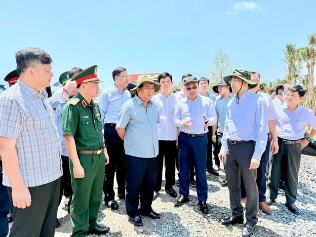 Phó Thủ tướng Nguyễn Chí Dũng khảo sát các công trình phục vụ APEC 2027 tại Phú Quốc- Ảnh 1.