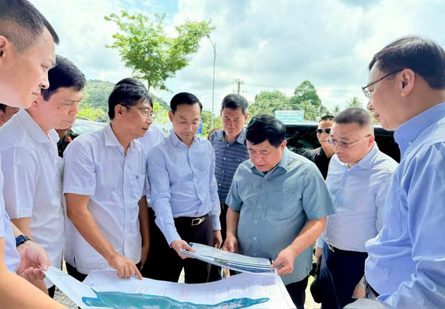 Phó Thủ tướng Nguyễn Chí Dũng khảo sát các công trình phục vụ APEC 2027 tại Phú Quốc- Ảnh 2.